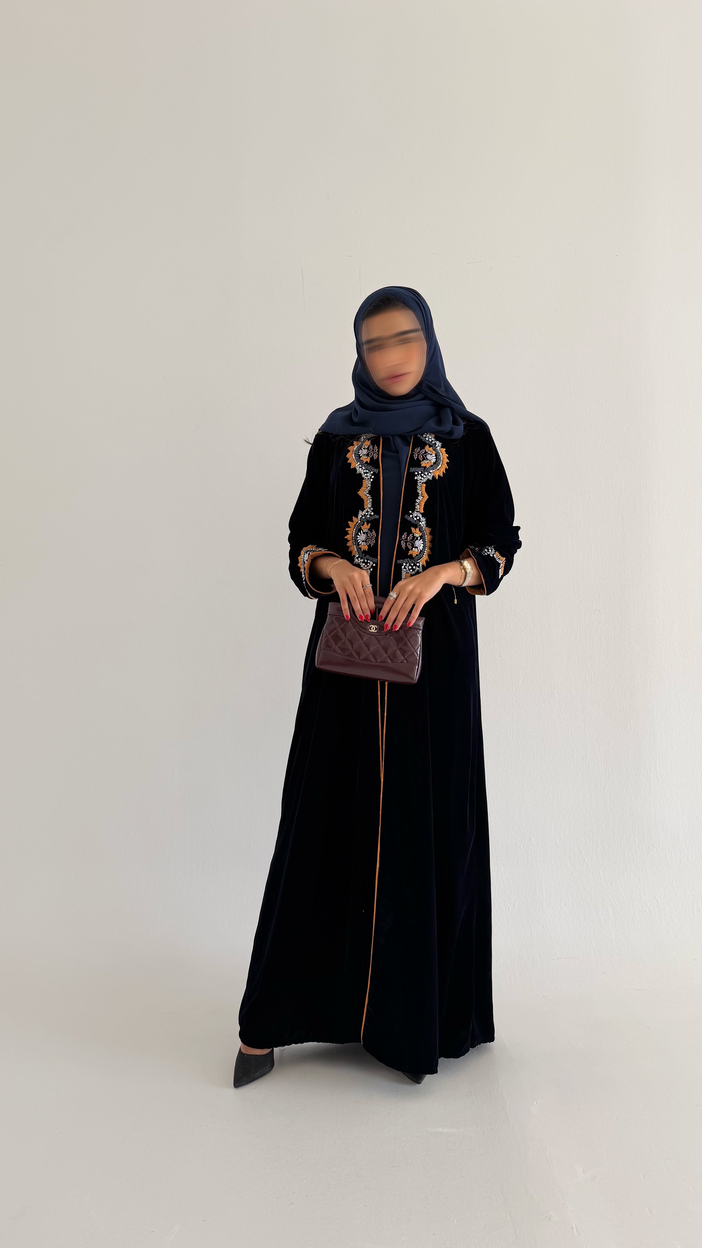 MW645 - Light Crepe Standing with Jacquard Half-Cloche