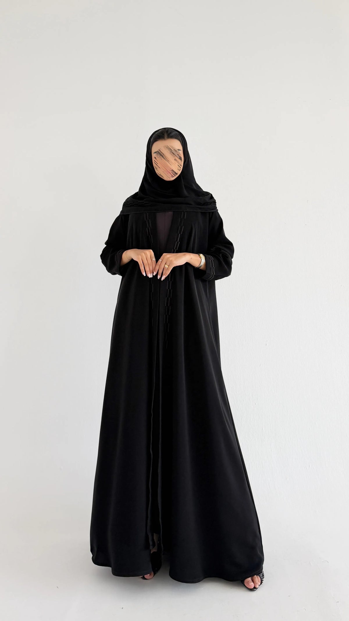 MW443 - عباية سوداء بتطريز اسود