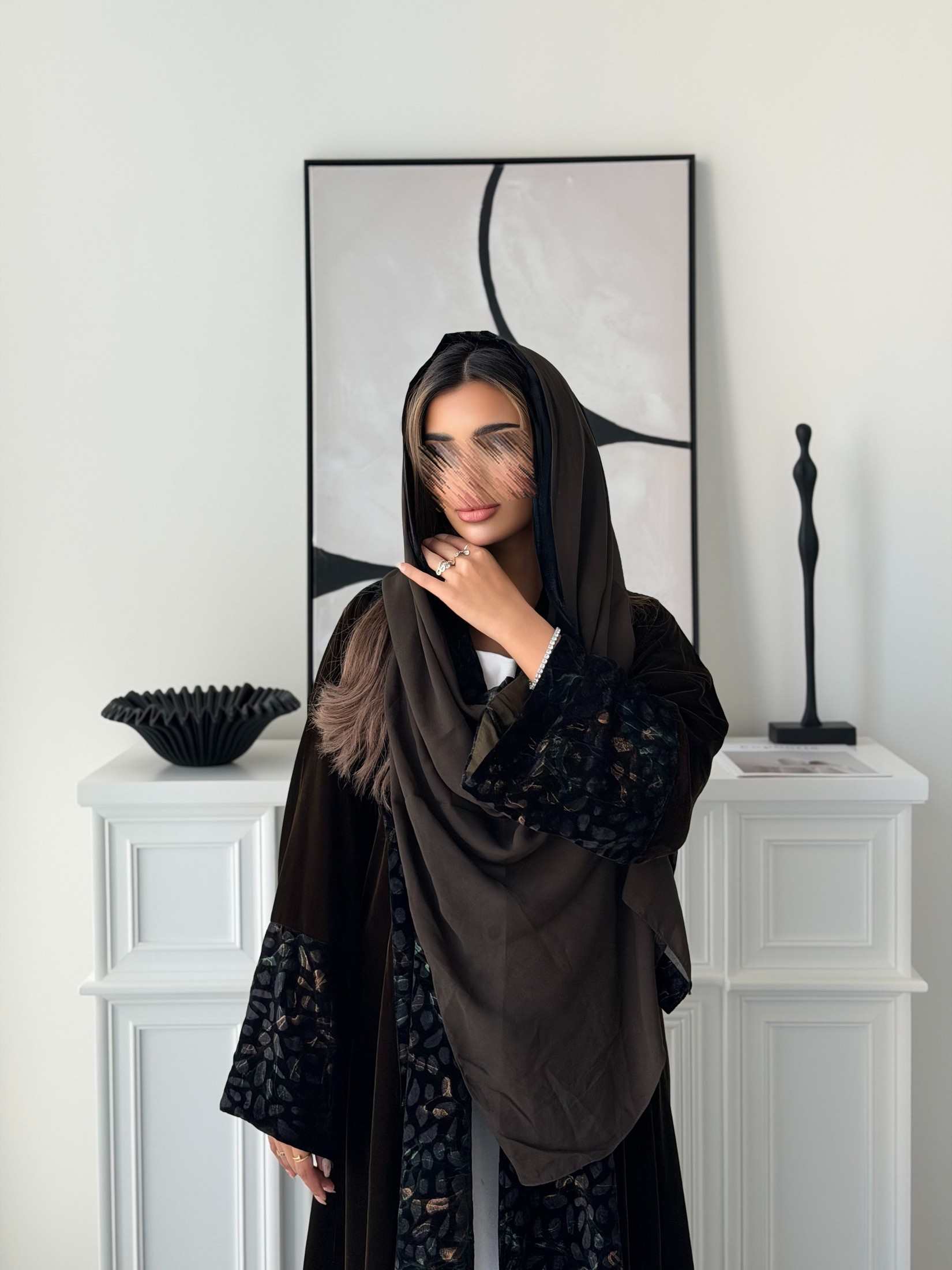MWT5000 - عبايةمخمل زيتي مع طباعة - Aya