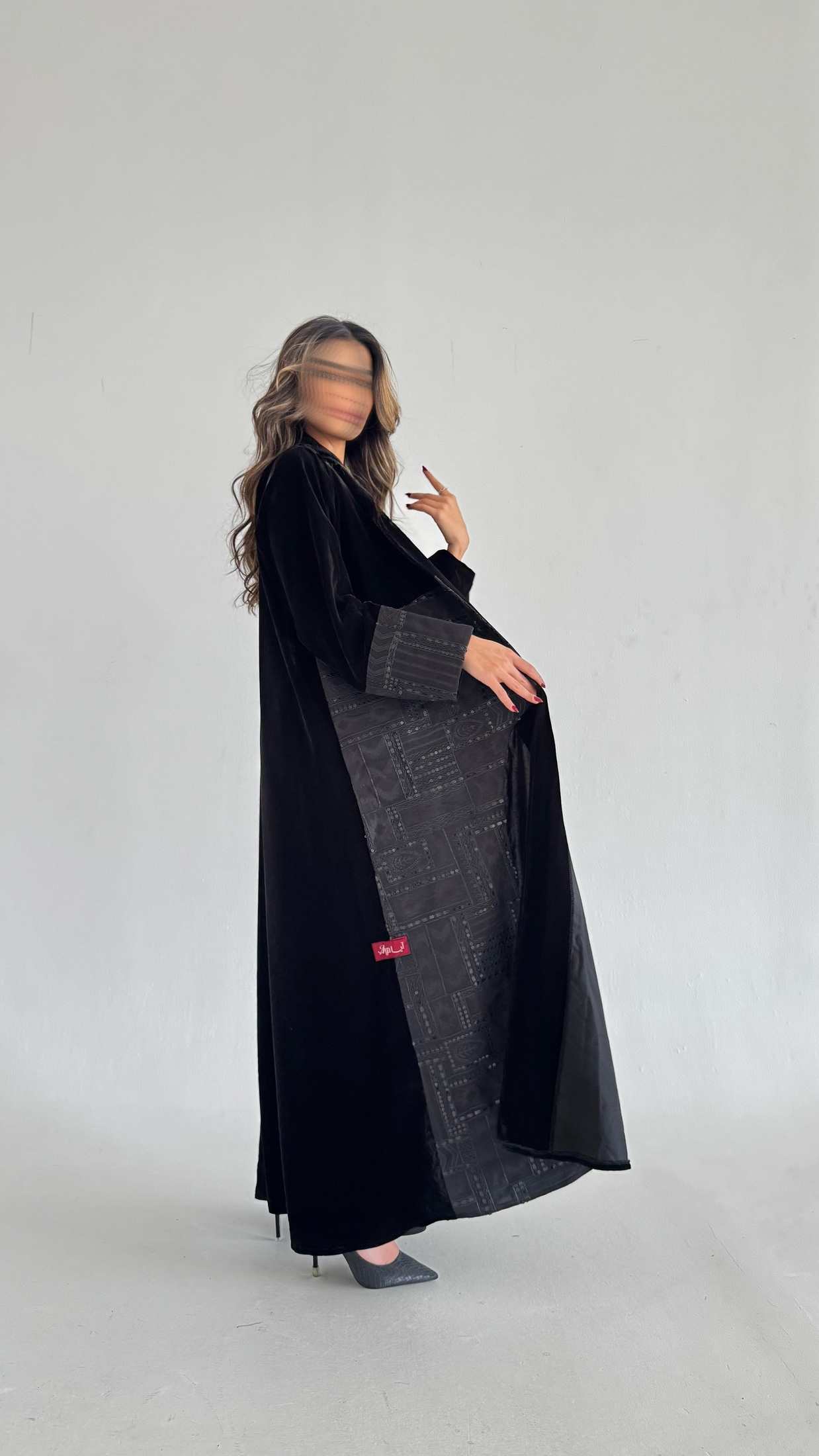 MWT551 - عباية مخمل مع لنن هندي تطريز - Aya