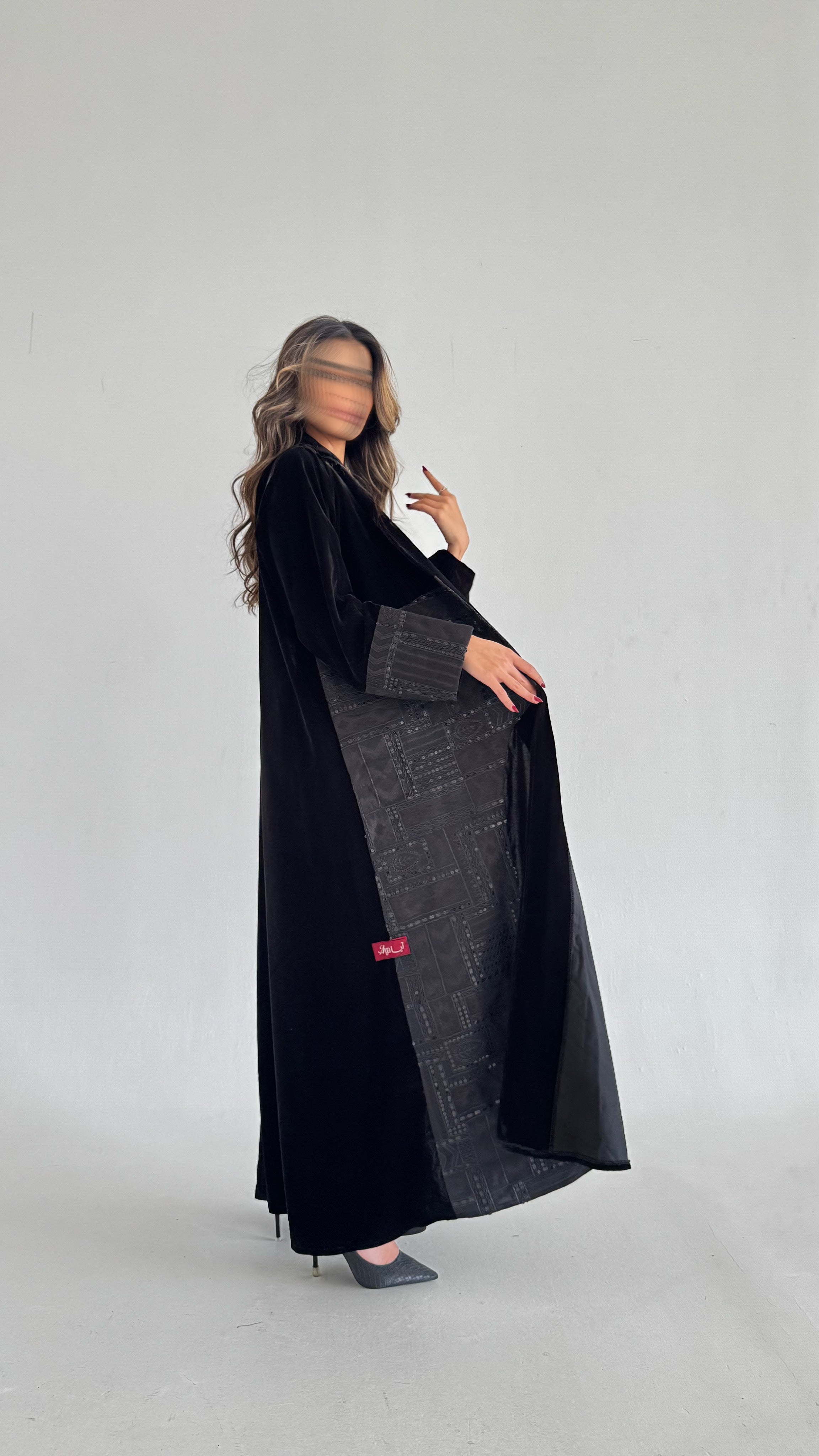 MWT551 - عباية مخمل مع لنن هندي تطريز - Aya