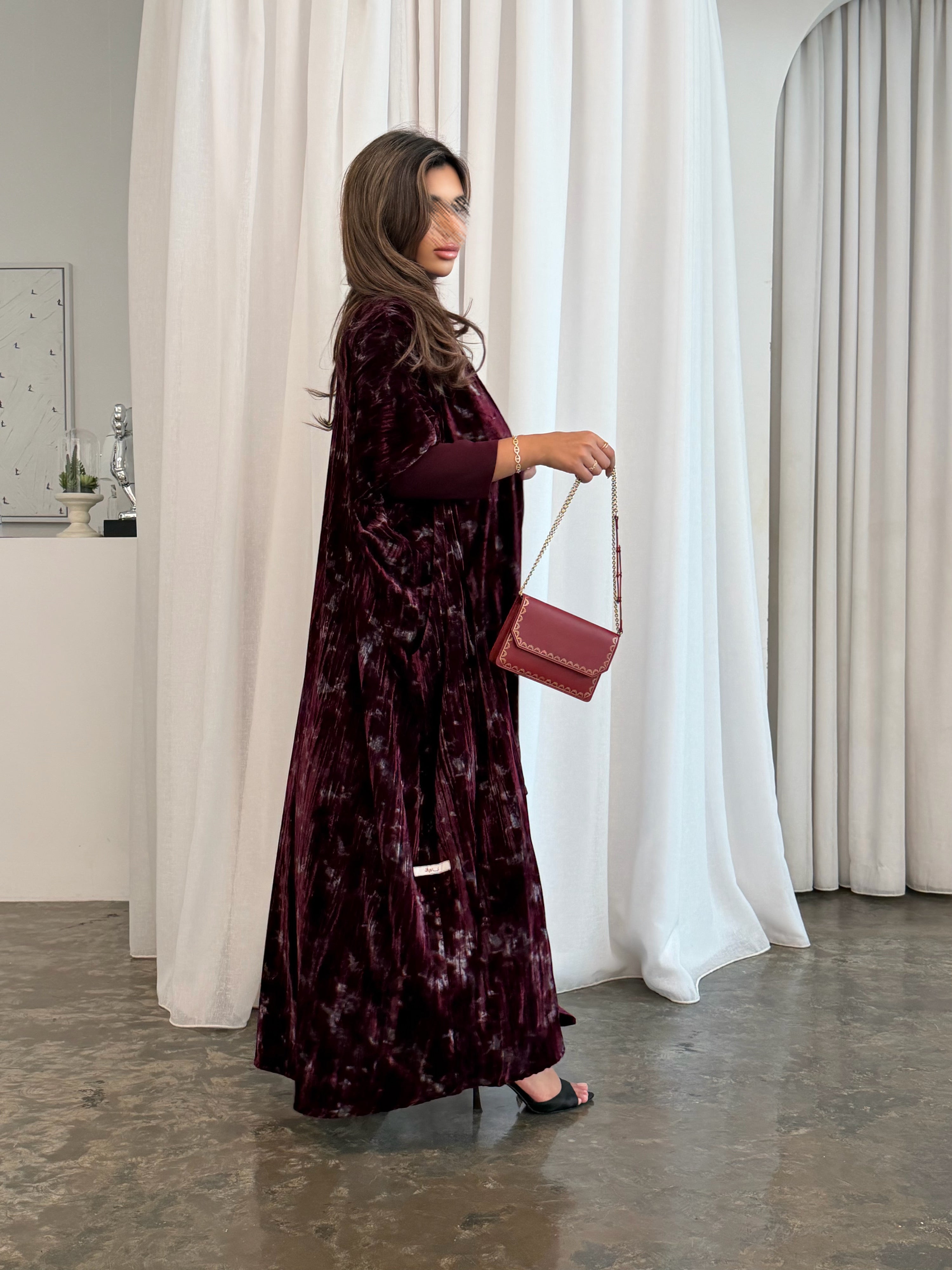 MWT996 - عبايةمخمل عنابي نص بشت - Aya