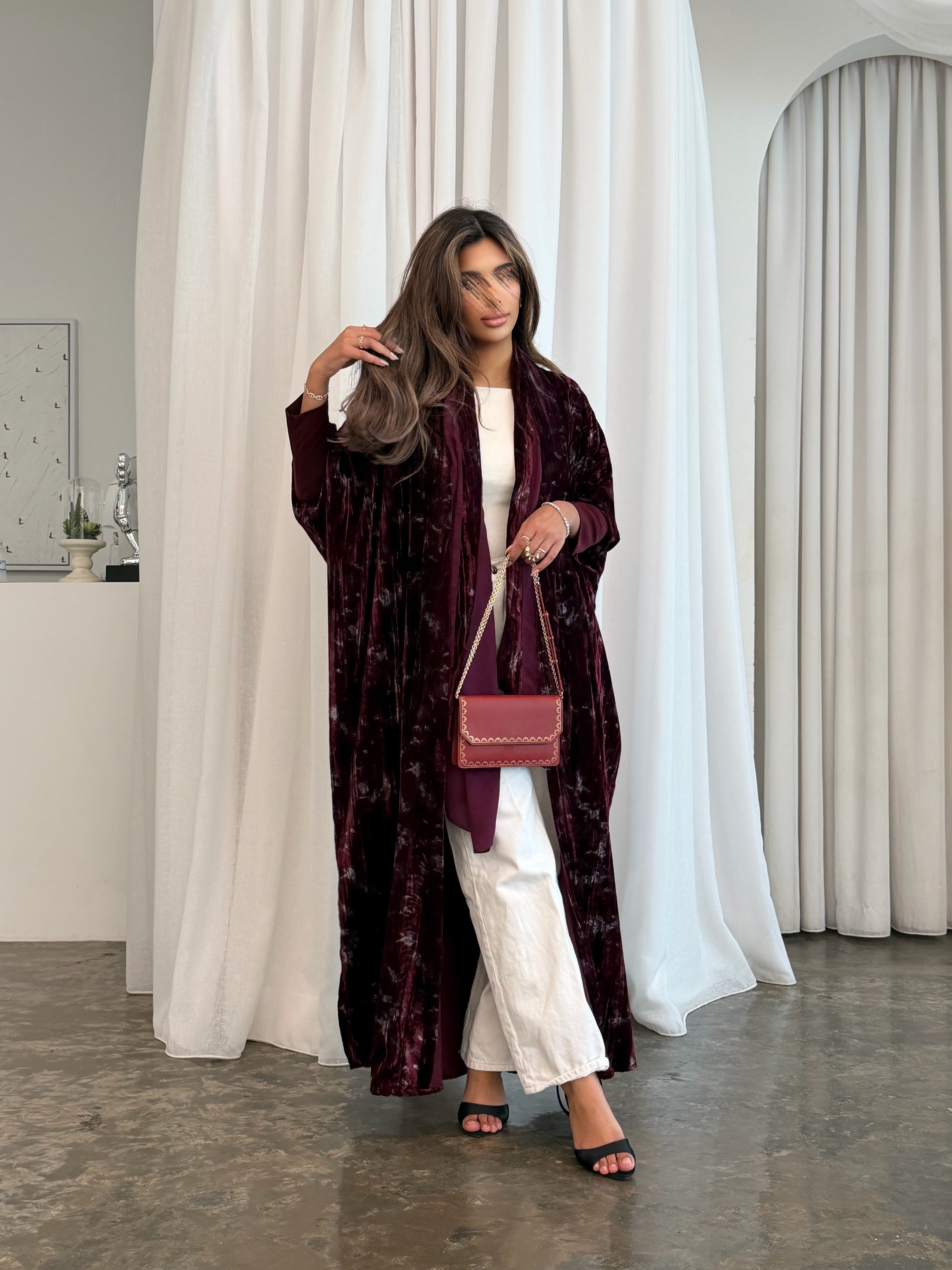 MWT996 - عبايةمخمل عنابي نص بشت - Aya