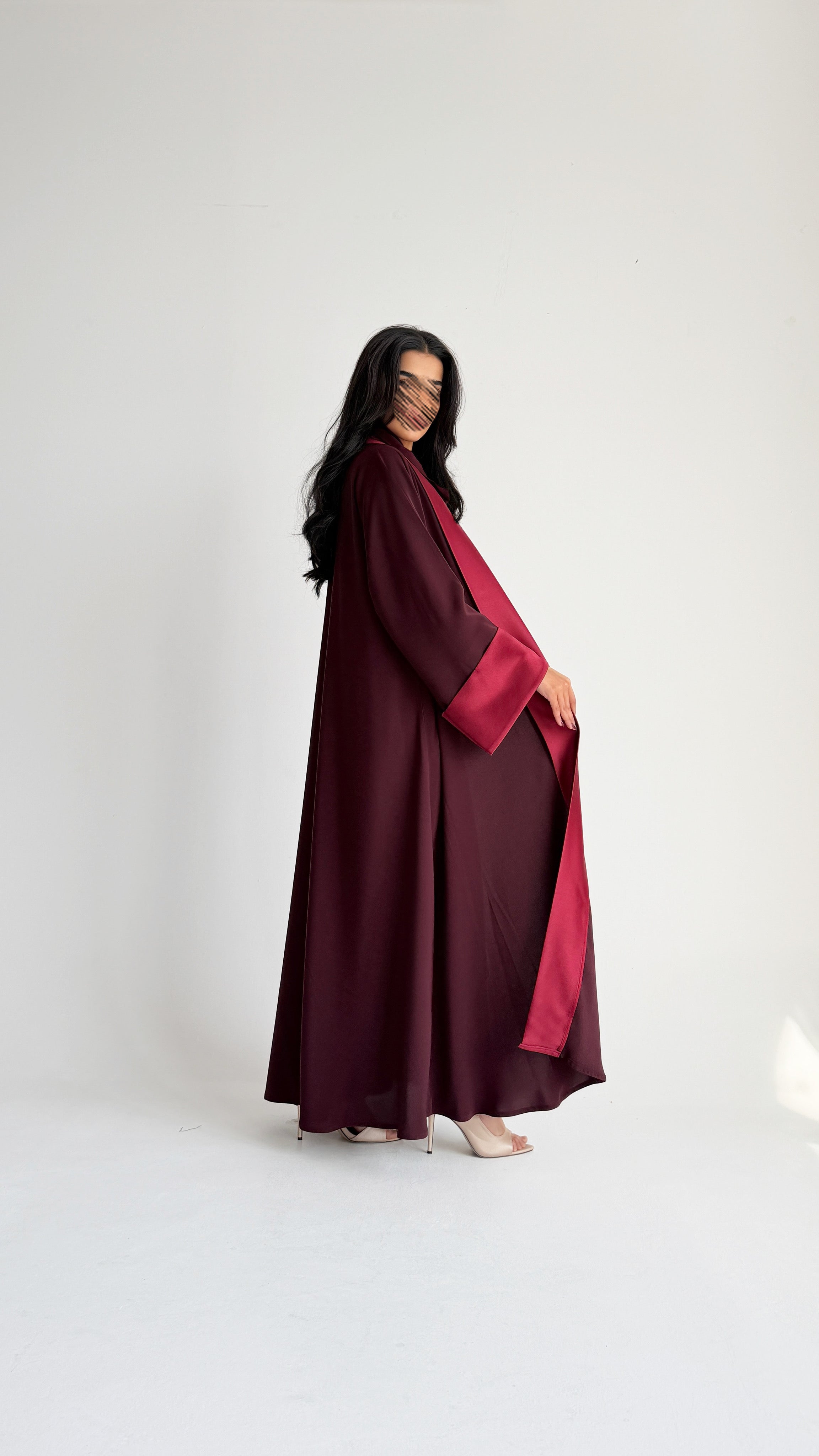 MWT1100 - عباية عنابي  بتدخيله ساتان بالاكمام - Aya