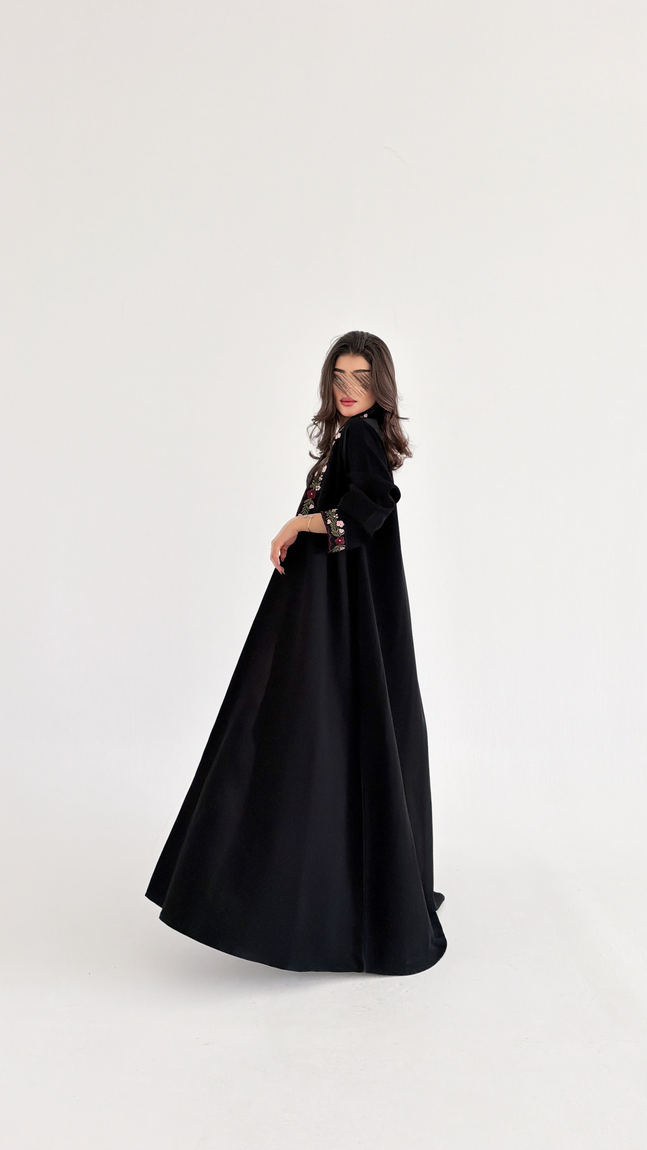 MW2099 - عبايه كريب مع اضافة تطريز انيقة - Aya