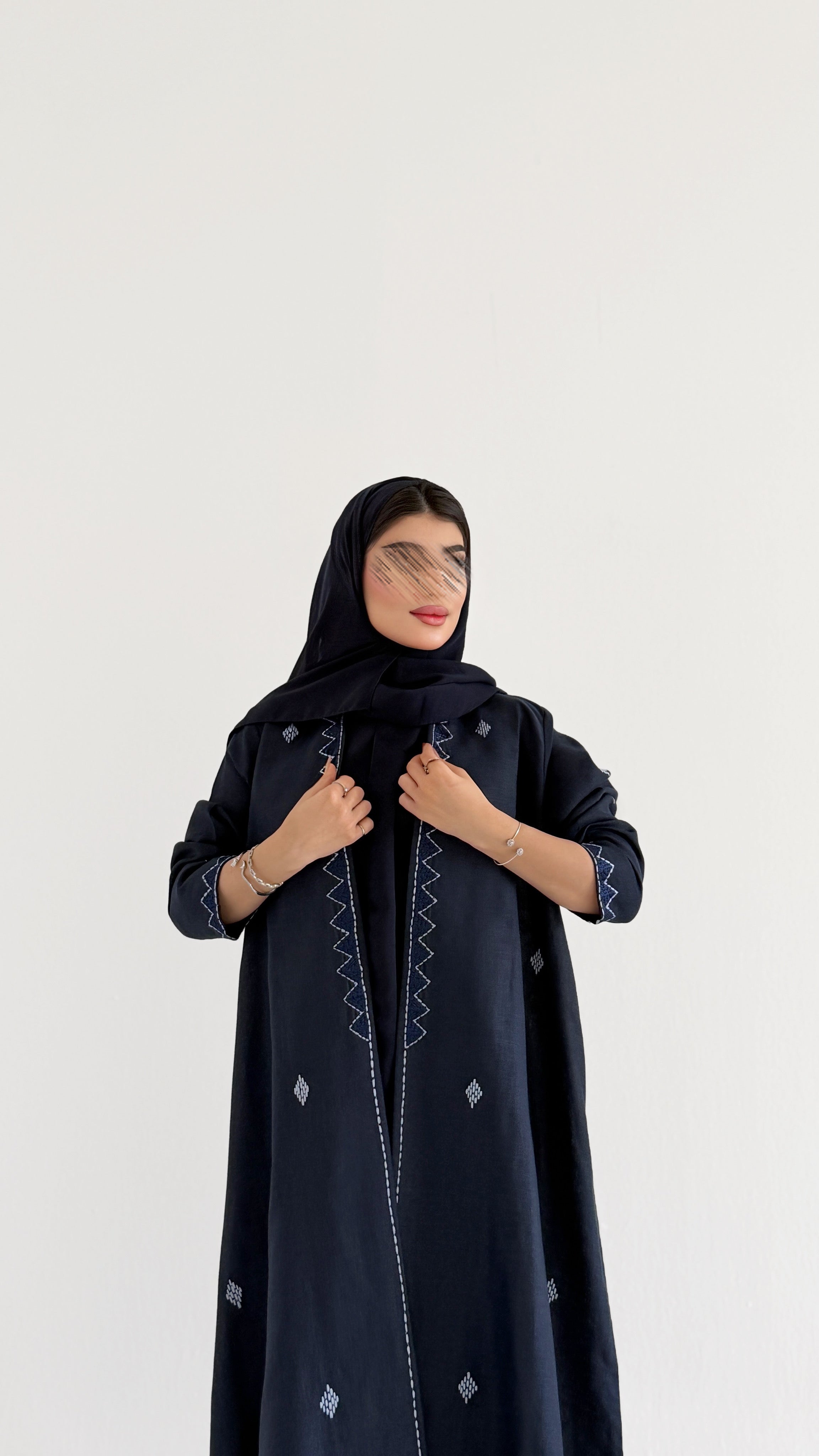 MW2123 - عباية لينن أنيقة بقصّة هينك عصرية - Aya