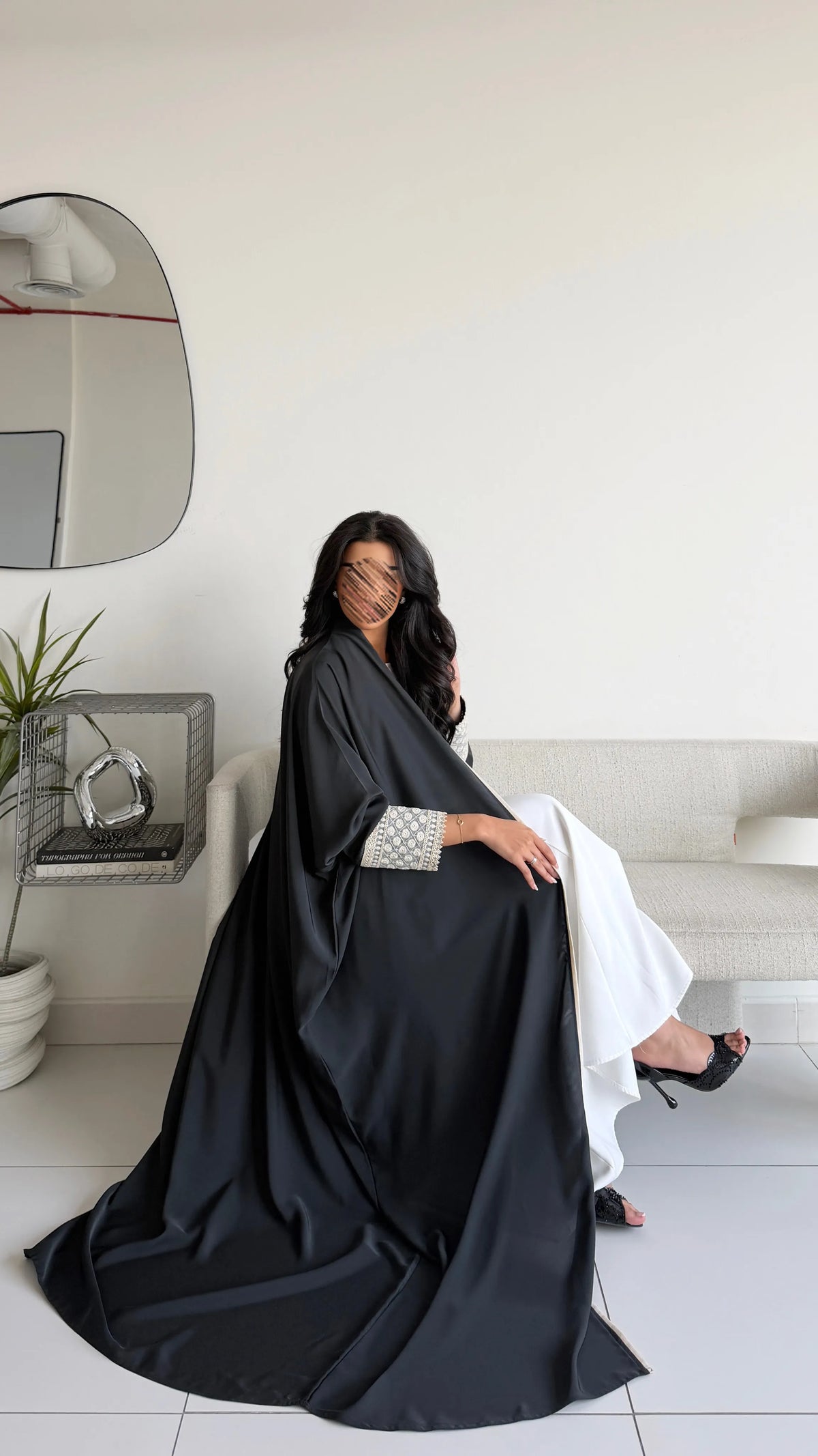 MWT2155 - عباية كريب ناعمة مع تدخيله كلفه بيج بقيطان من الأمام - Aya