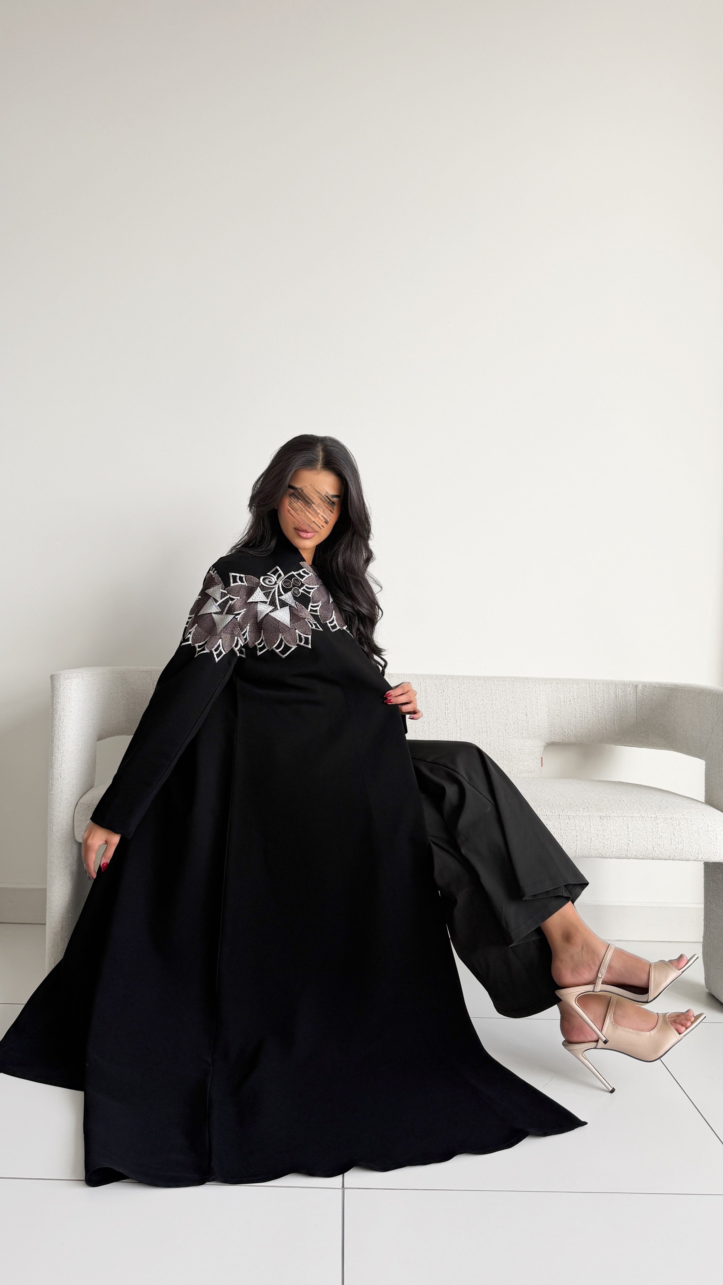 MWT1011 - عبايه تطريز بالابيض - Aya