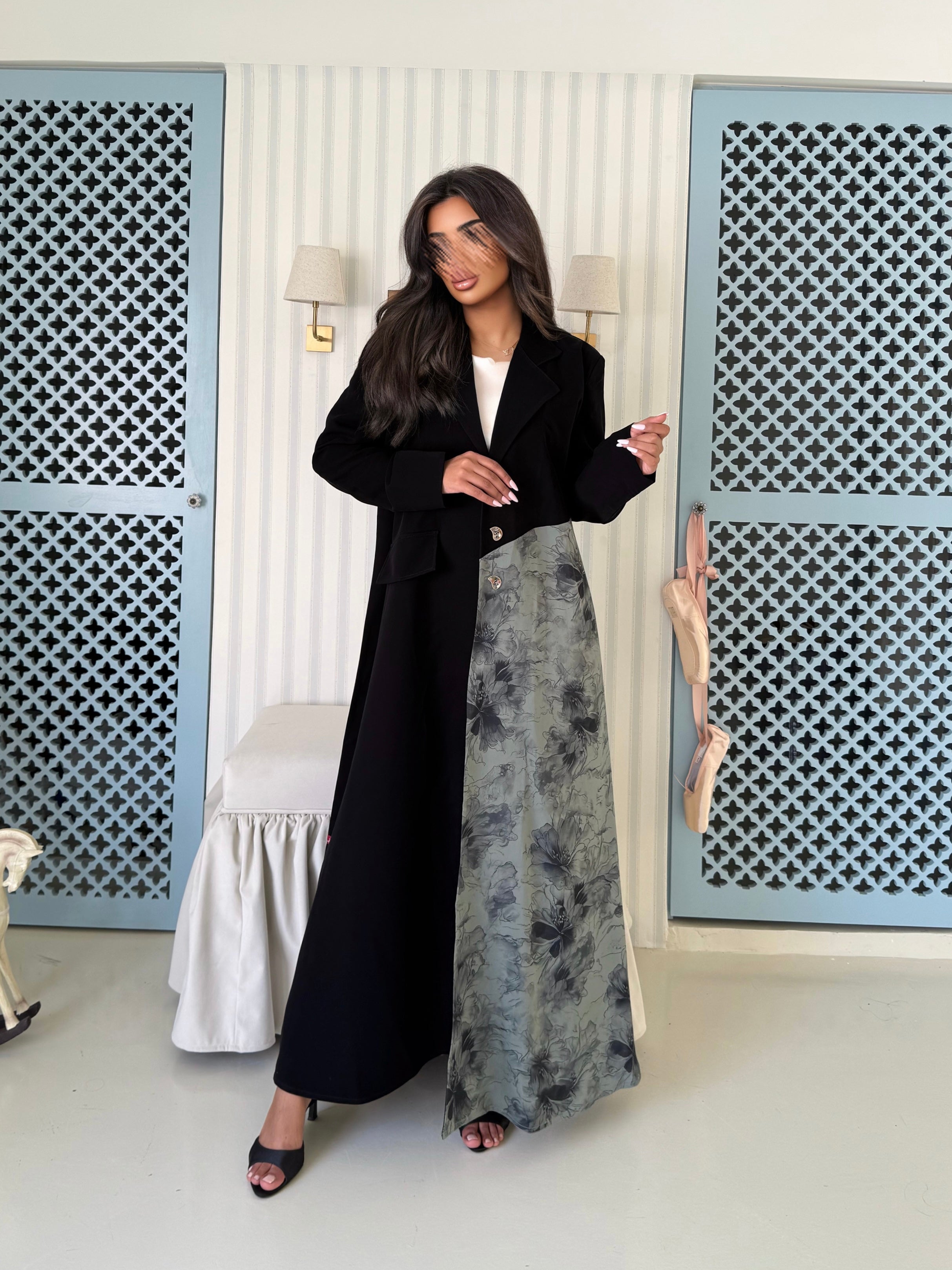 MW645 - Light Crepe Standing with Jacquard Half-Cloche