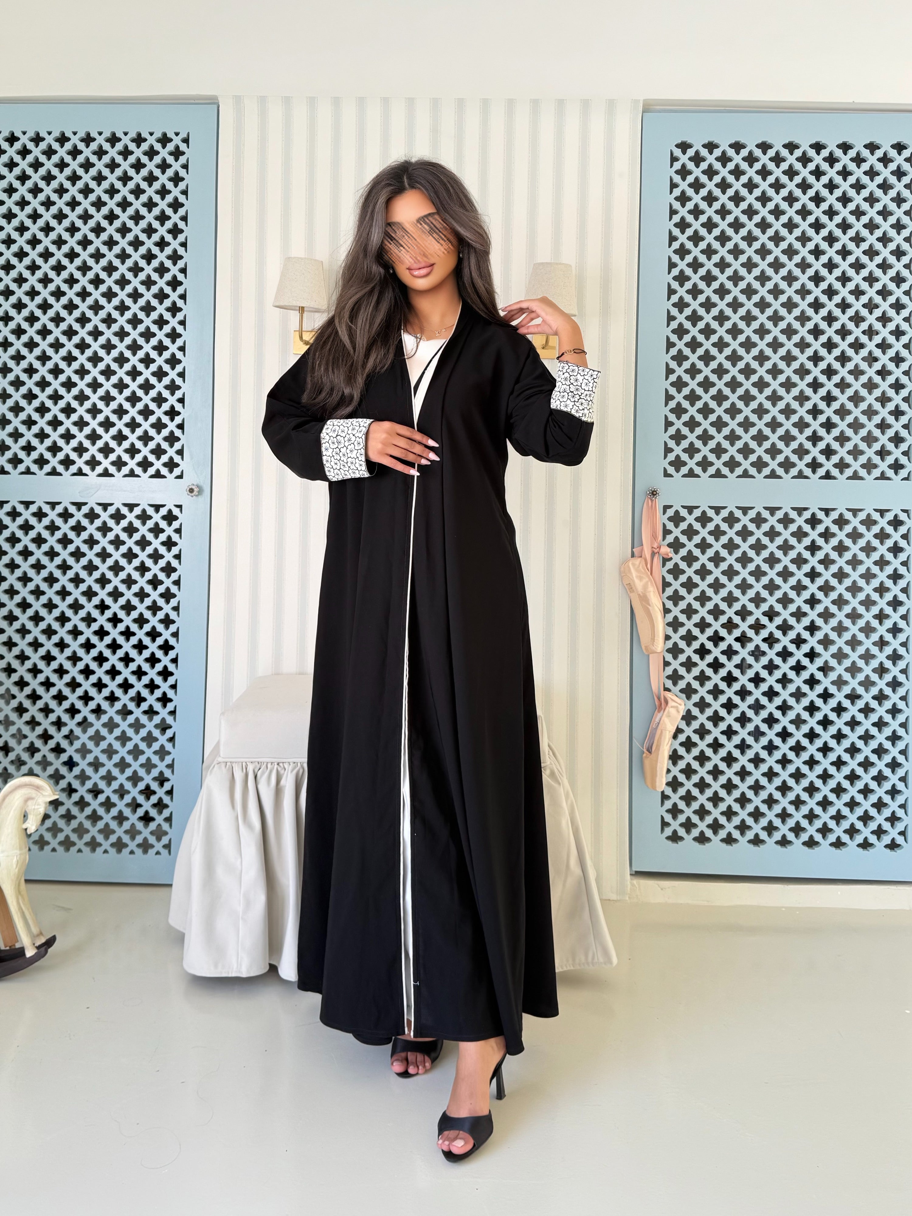 MW645 - Light Crepe Standing with Jacquard Half-Cloche