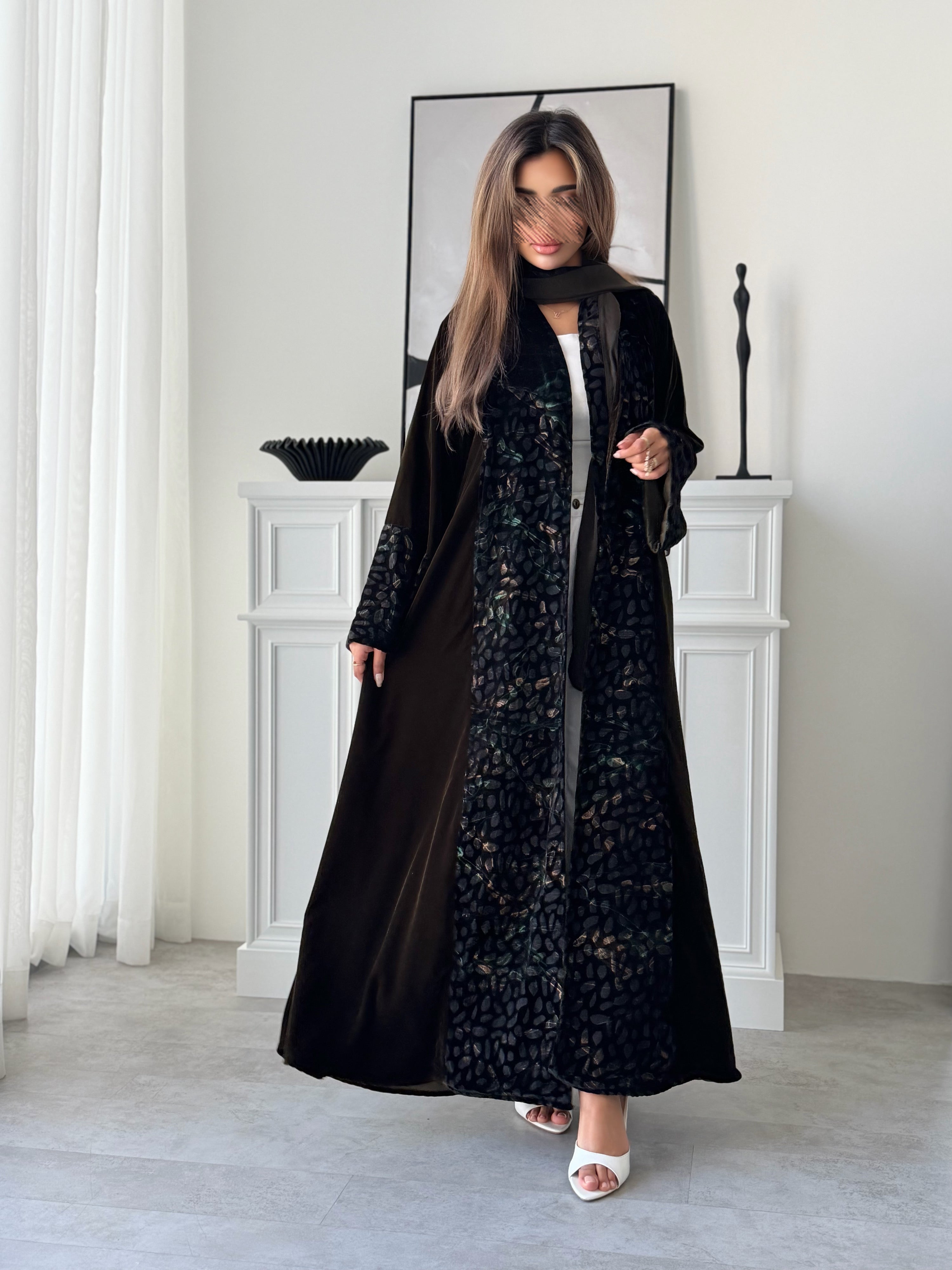 MWT5000 - عبايةمخمل زيتي مع طباعة - Aya