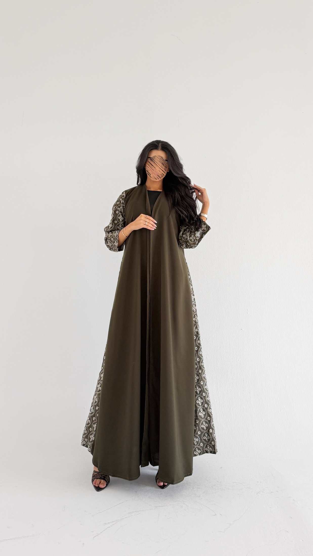 MWT765 - Navy Velvet Abaya