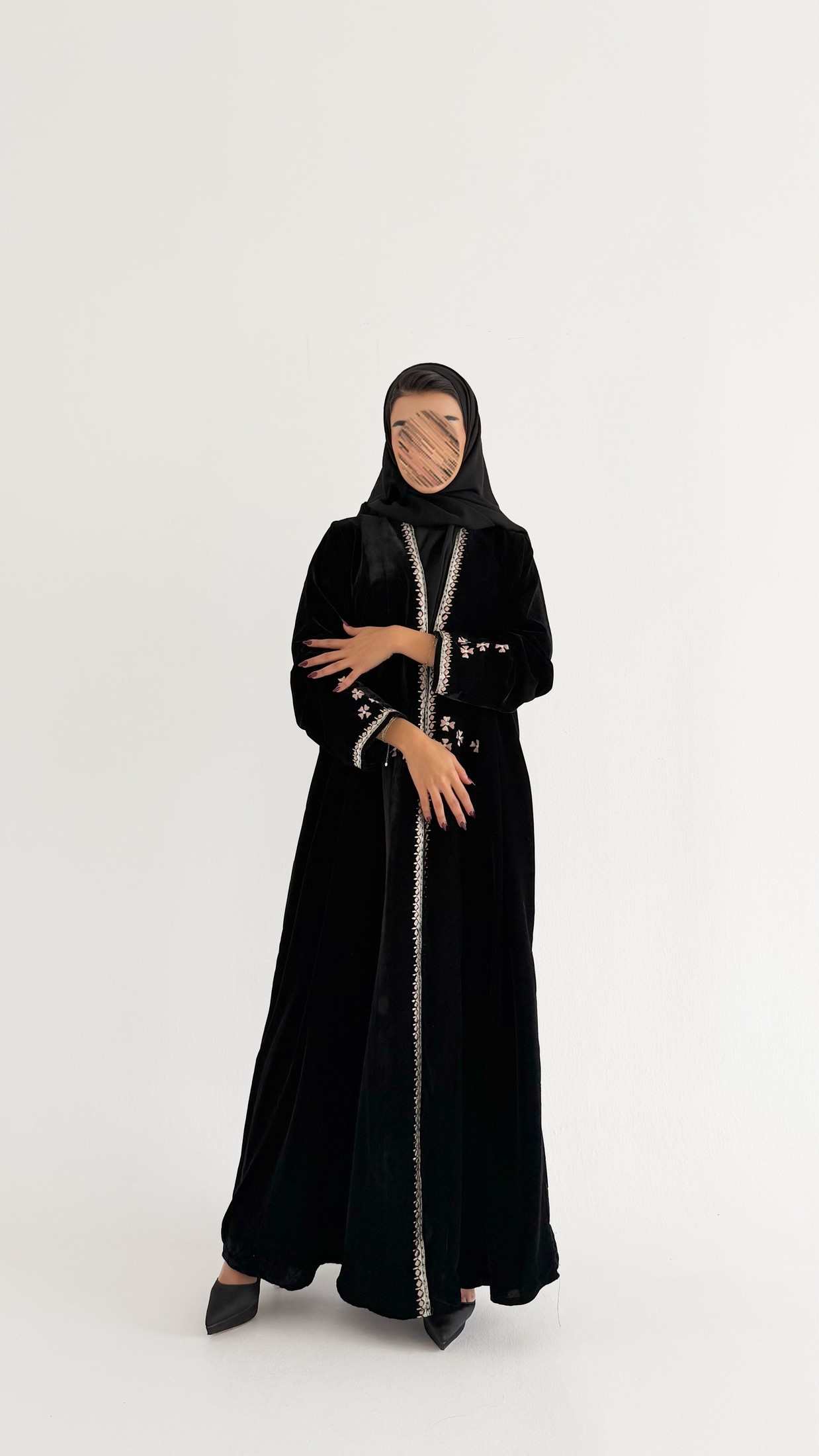 MWT655 - عباية تطريز مخمل اسود - Aya