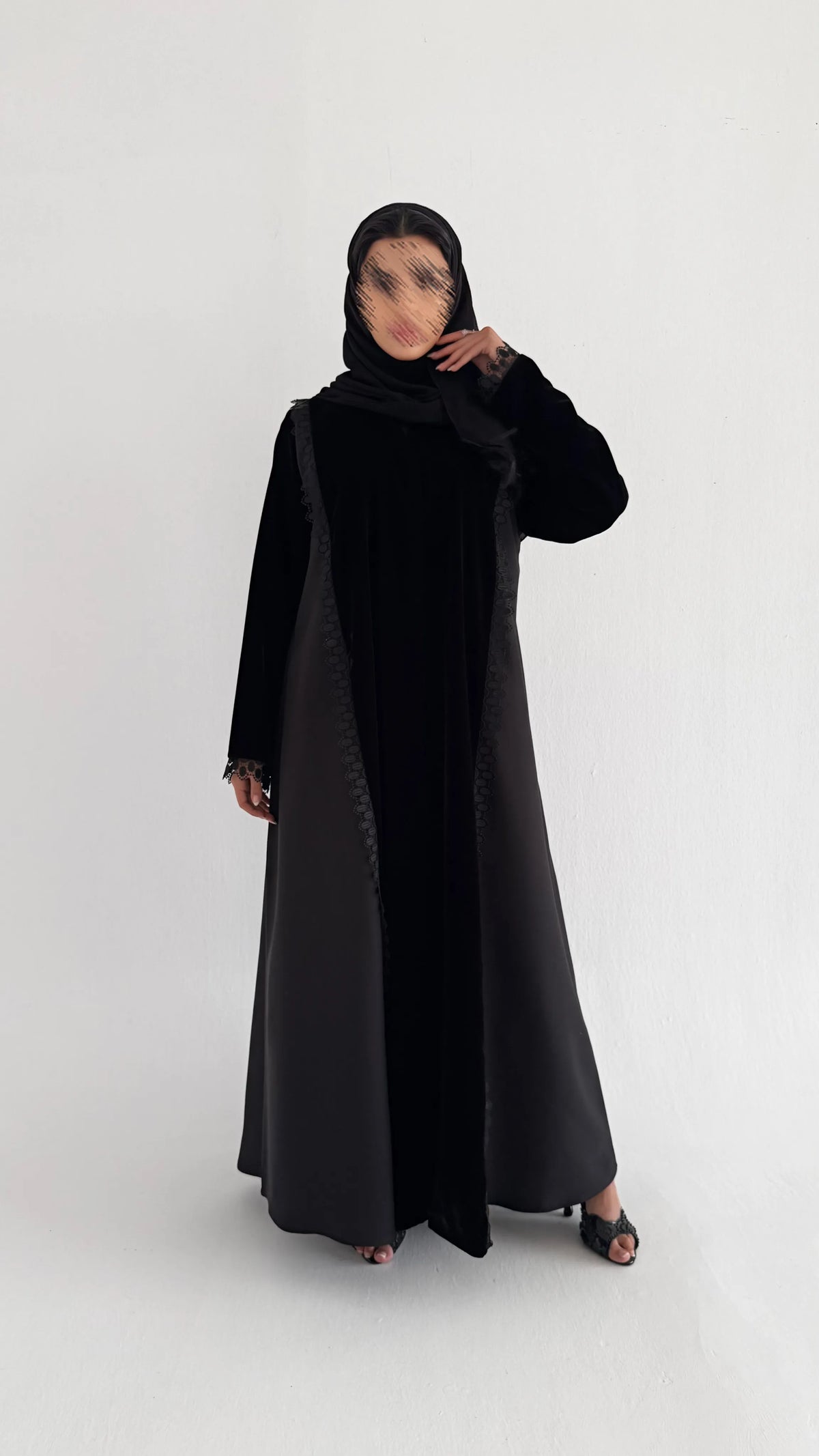 MWT3004 - عباية مخمل وتفته أسود - Aya