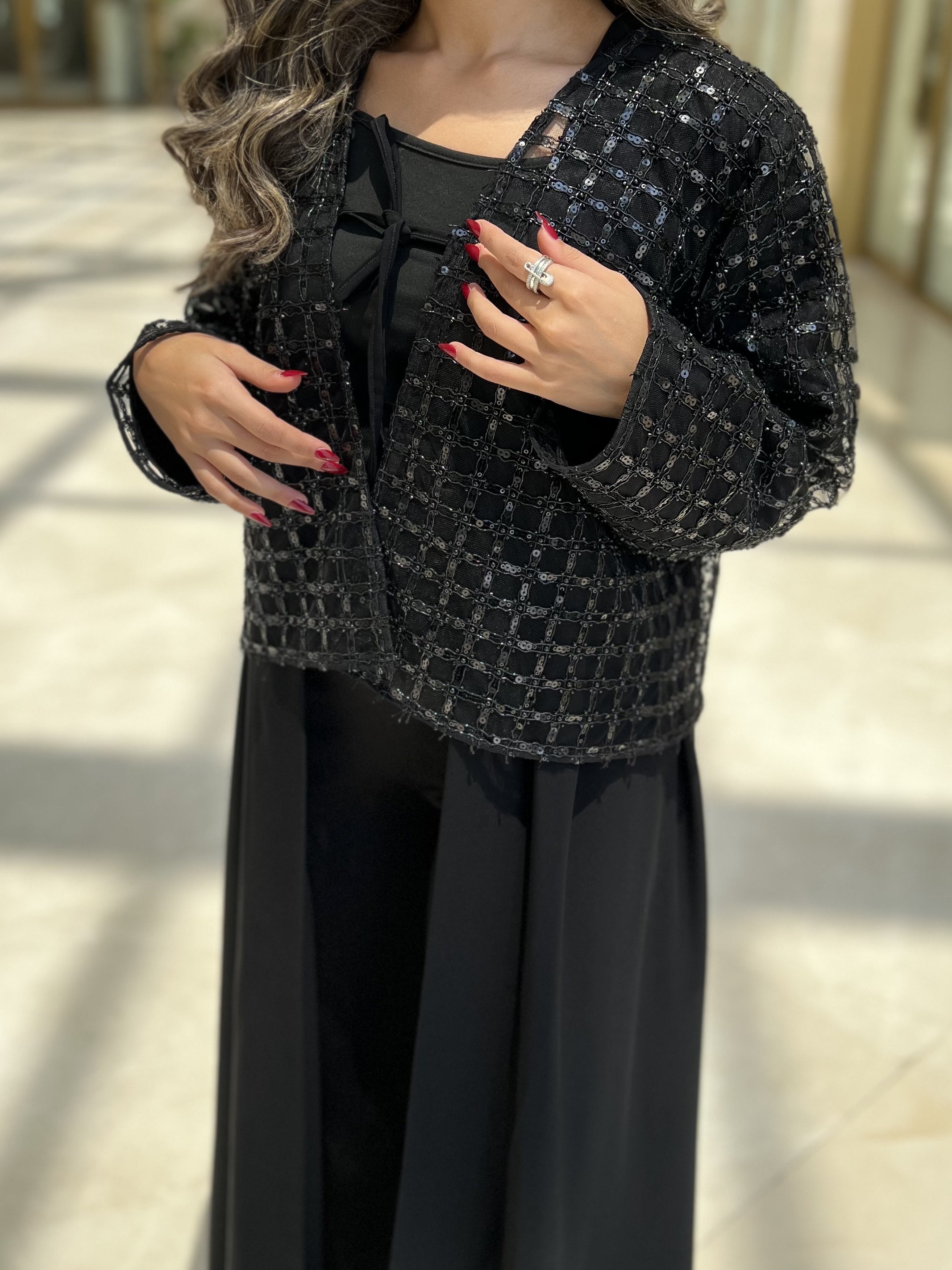 MW1564 - عباية سوداء بسديري شك قطعه منفصله | Embellished Vest Abaya - Aya