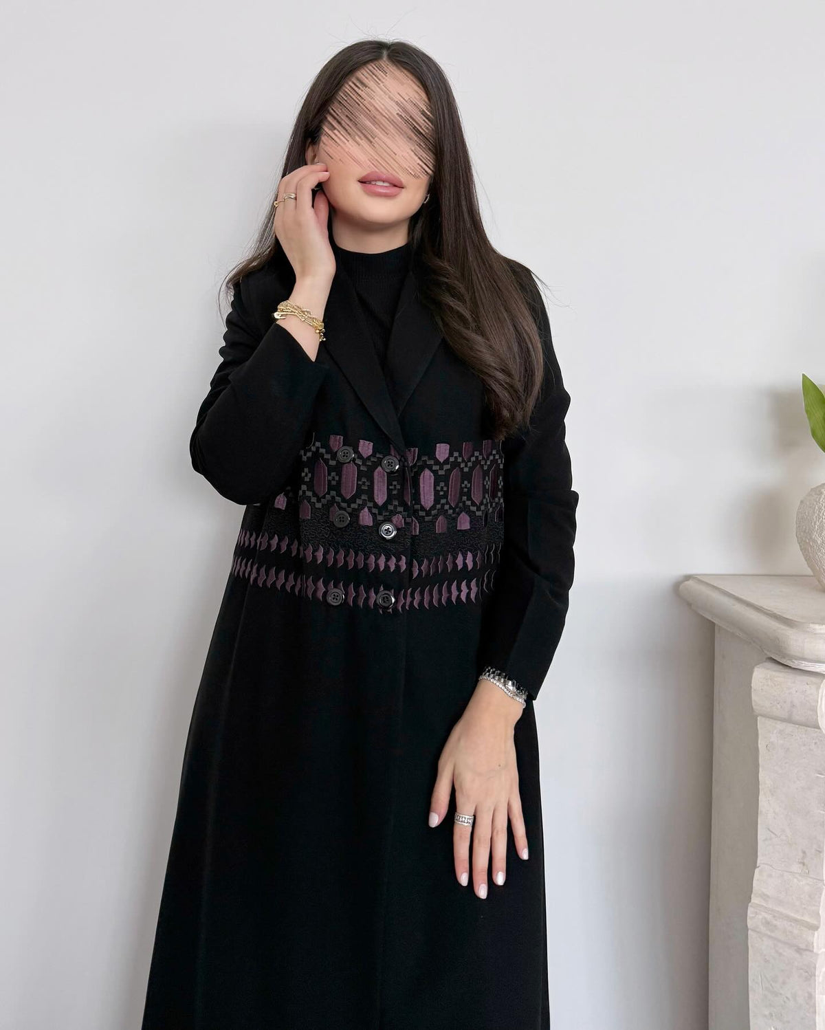 MWT4439 - عباية كريب كوبرا بليزر بتطريز موف - Aya
