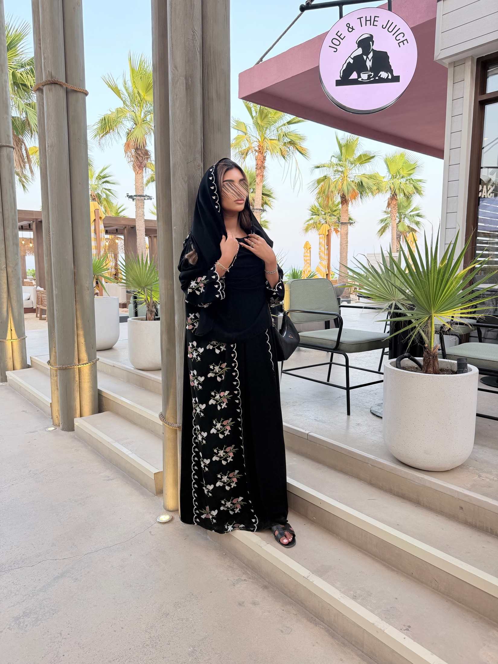 MW1604 -  عباية سوداء بتطريز ورود على الجوانب | Black Abaya with Floral Side Embroidery - Aya