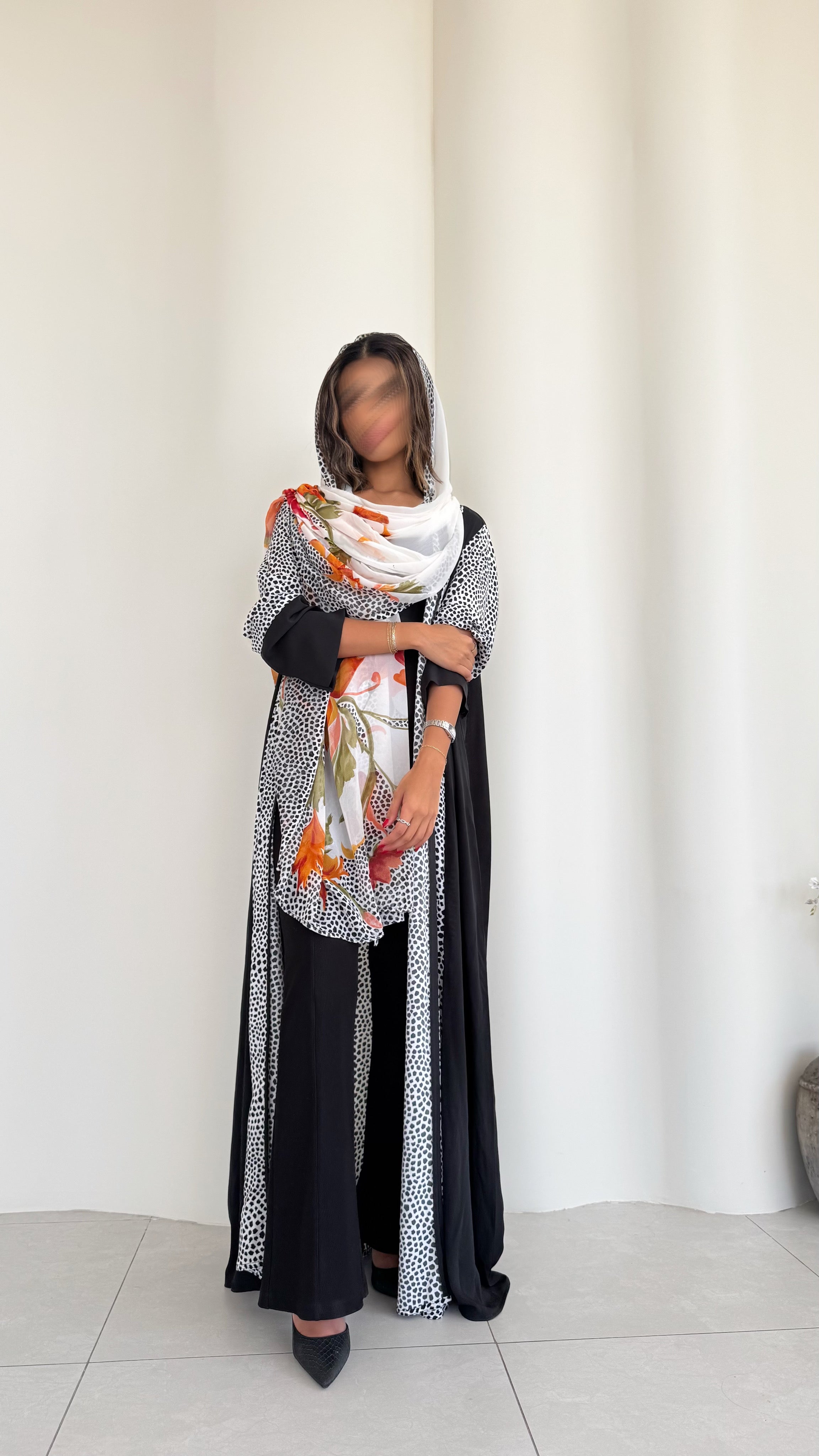 MWT341 - عباية  طباعة منقط ابيض واسود - Aya