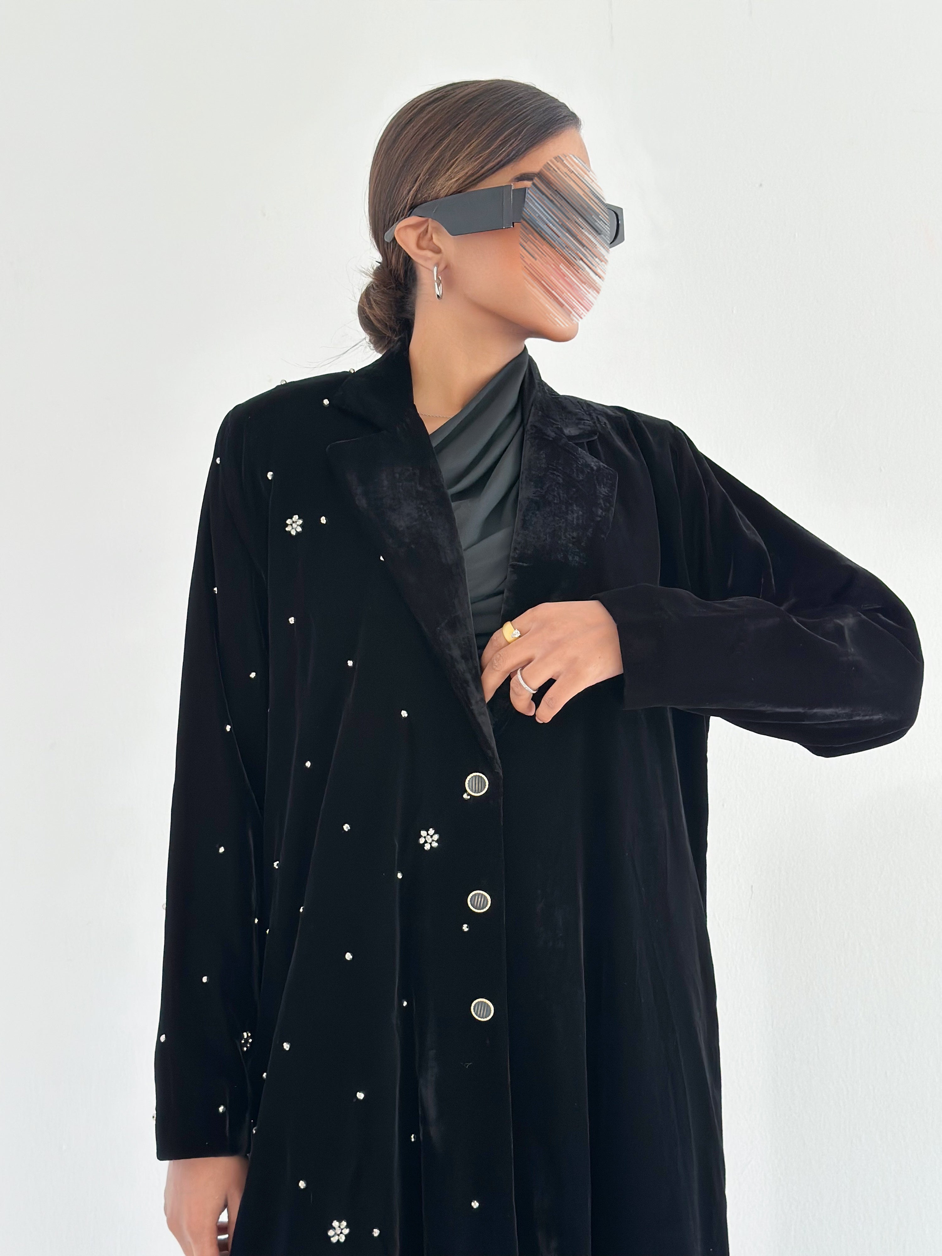 MW645 - Light Crepe Standing with Jacquard Half-Cloche