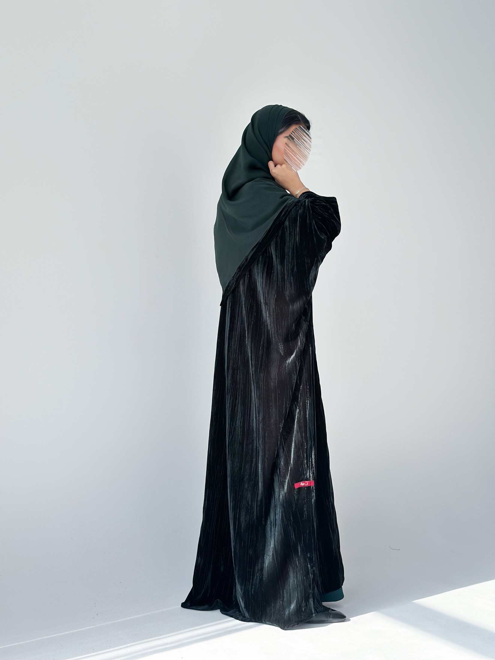 MW1888 - عباية مخمل مع فستان كريب - Aya