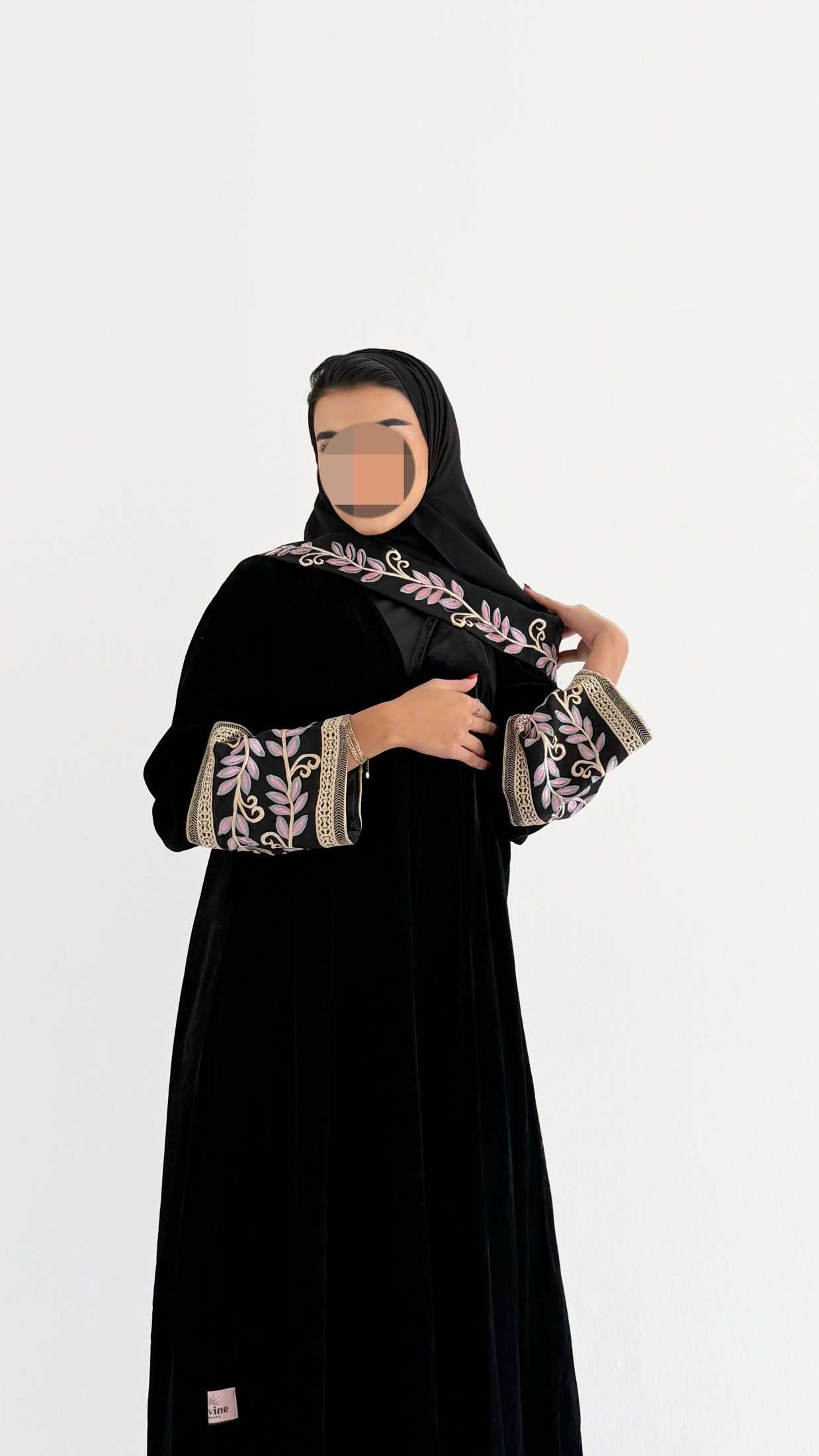 MWT630 - عباية  مخمل مع تطريز بالاكمام - Aya