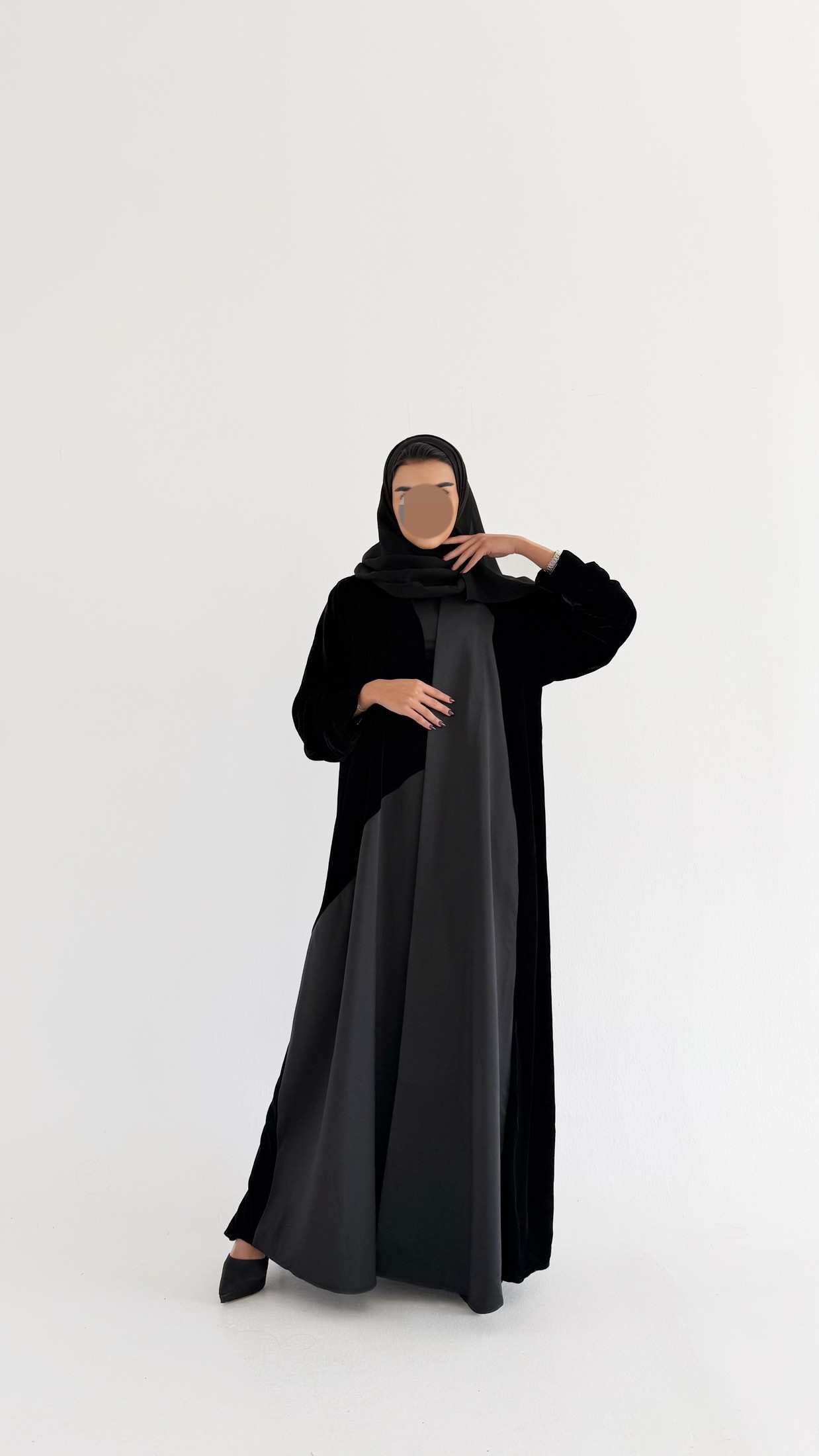 MWT801 - عباية مخمل مع تدخيلة - Aya