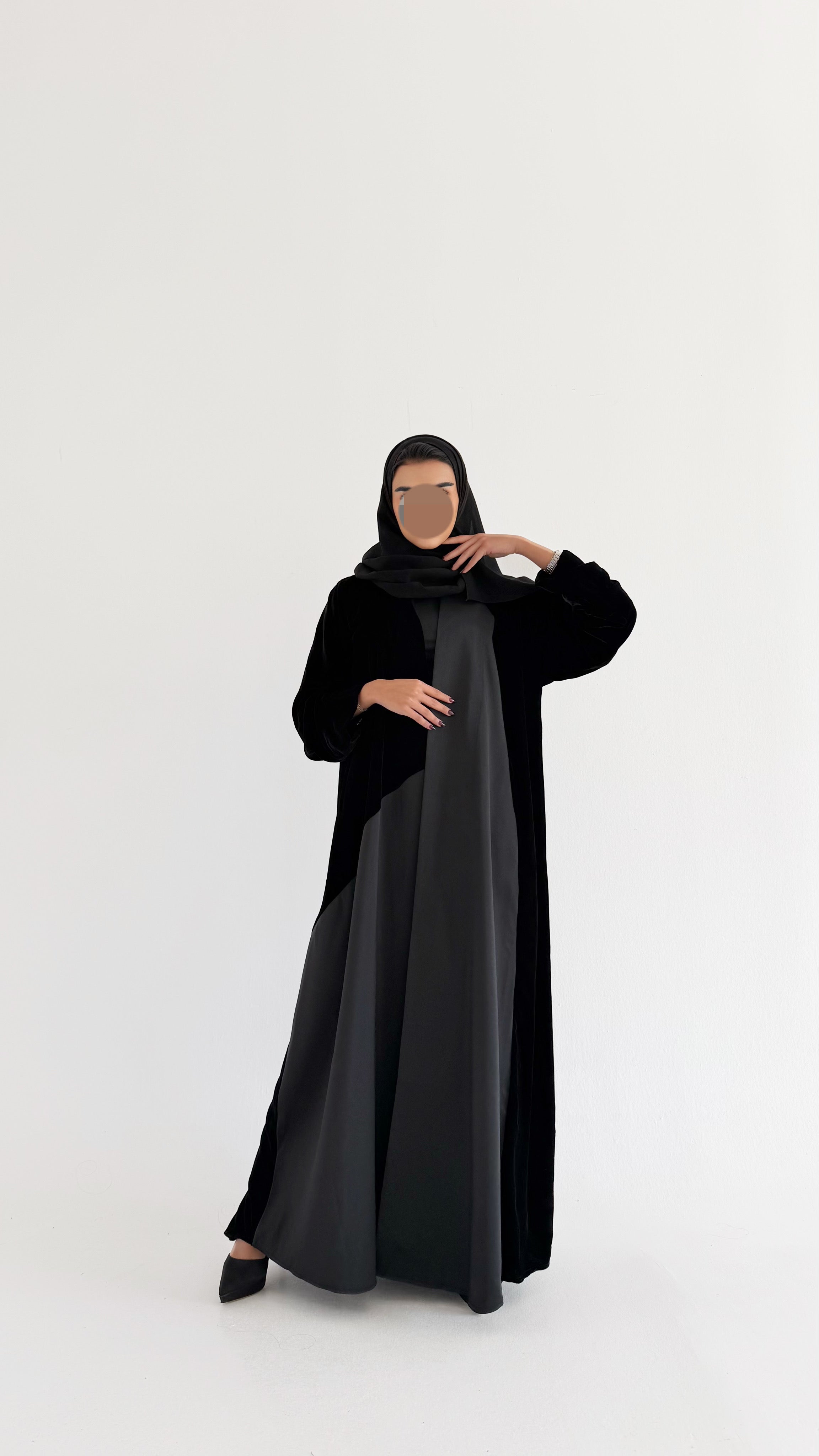 MWT801 - عباية مخمل مع تدخيلة - Aya