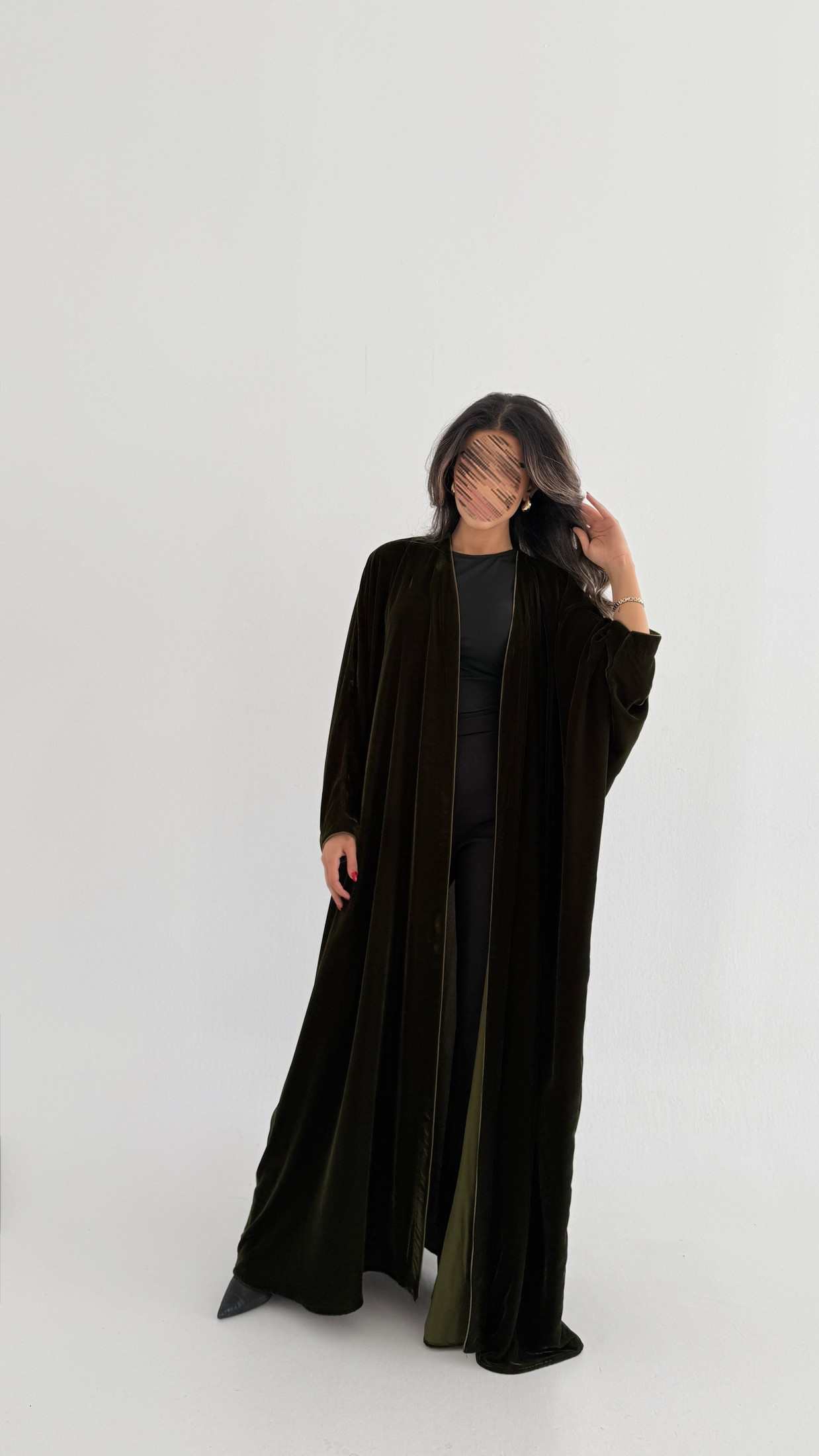 MWT750 - عباية مخمل زيتية - Aya