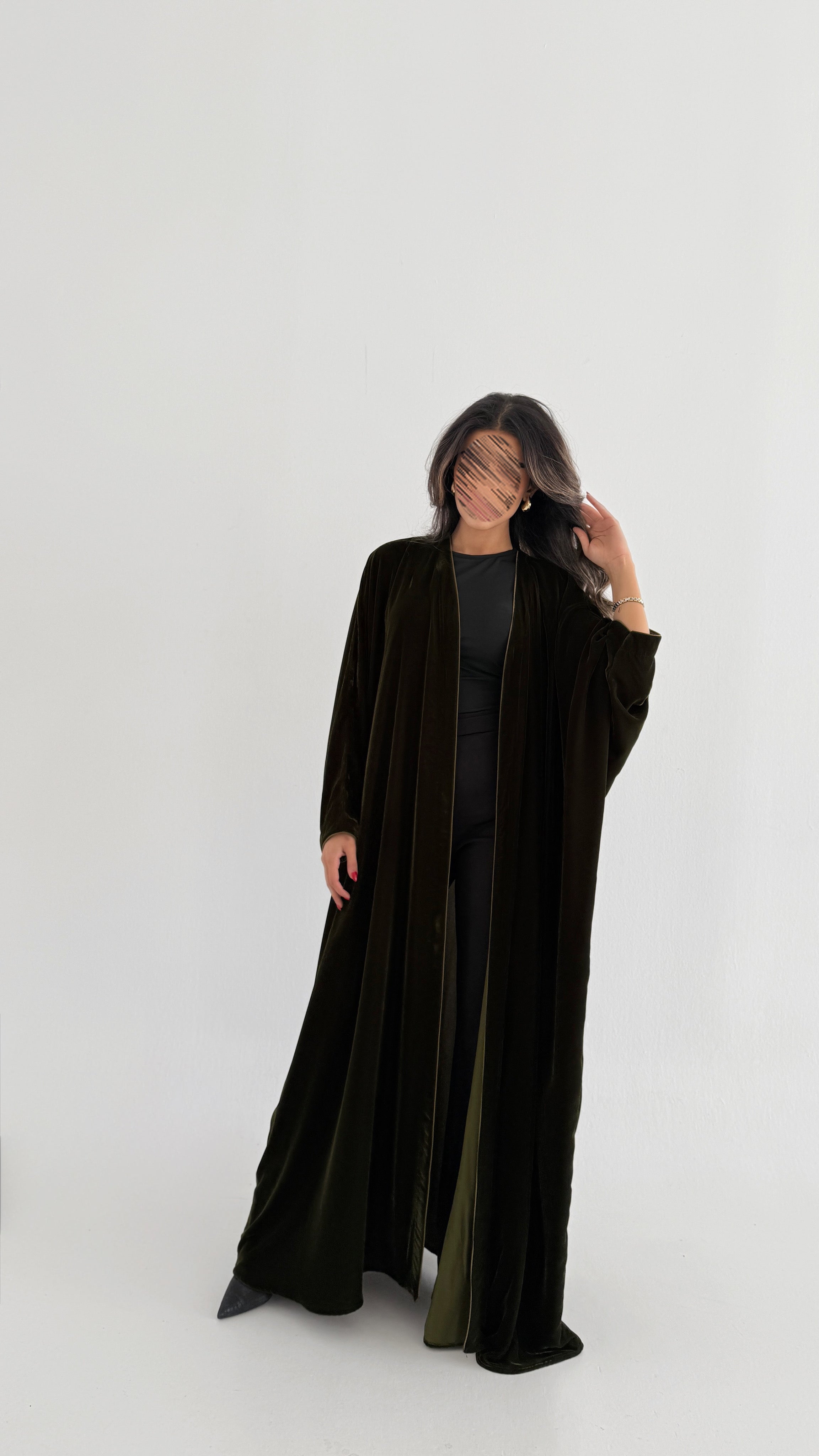 MWT750 - عباية مخمل زيتية - Aya