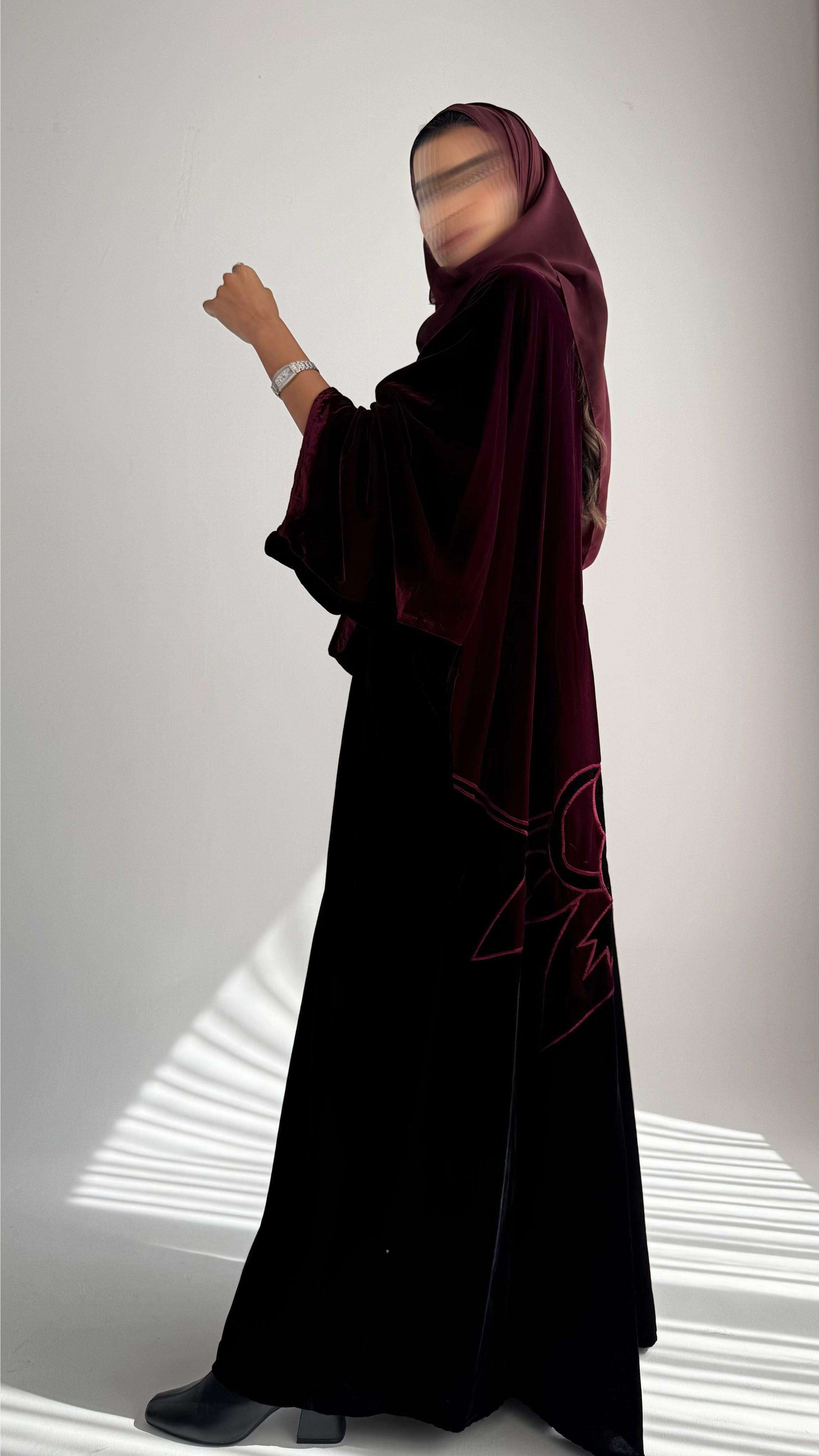 MW1753 - عباية اسود  مخمل مع اضافة تطريز يدوي - Aya