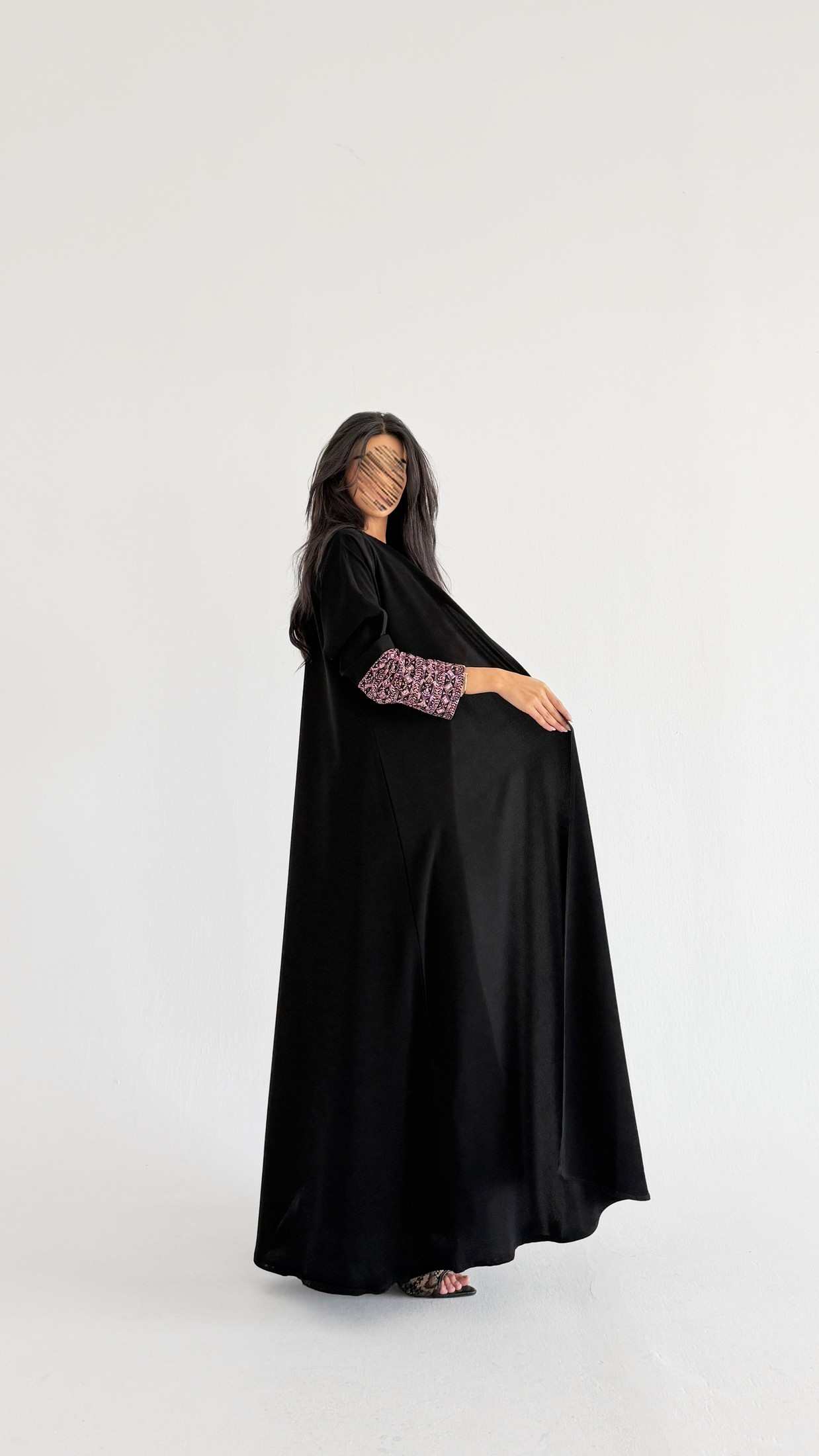MWT2075 - عباية كريب أسود مع تدخيلة - Aya