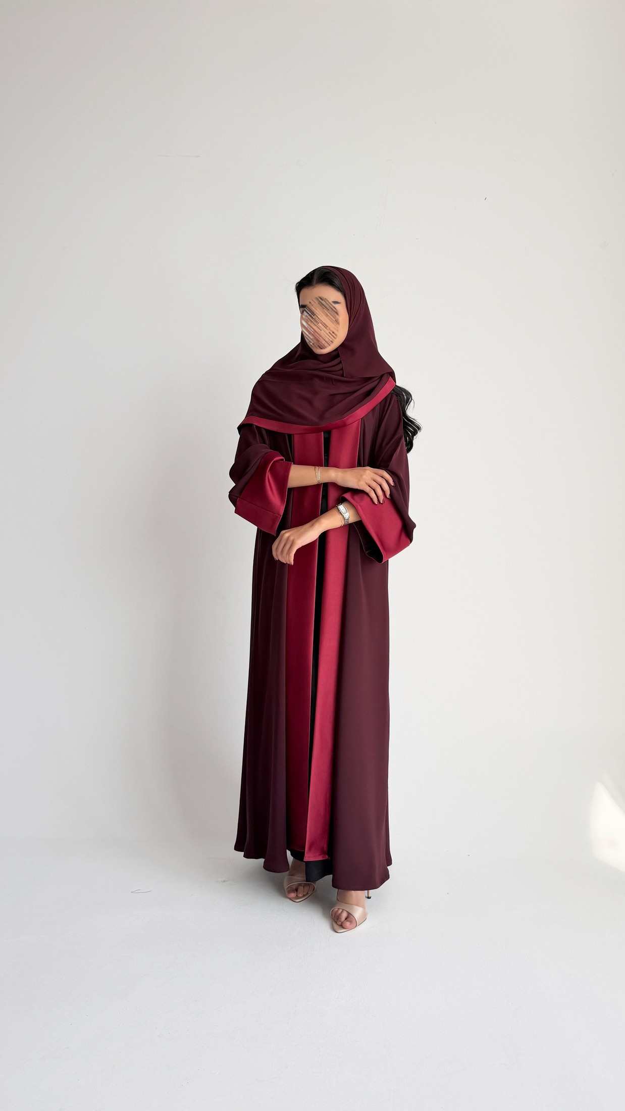 MWT1100 - عباية عنابي  بتدخيله ساتان بالاكمام - Aya