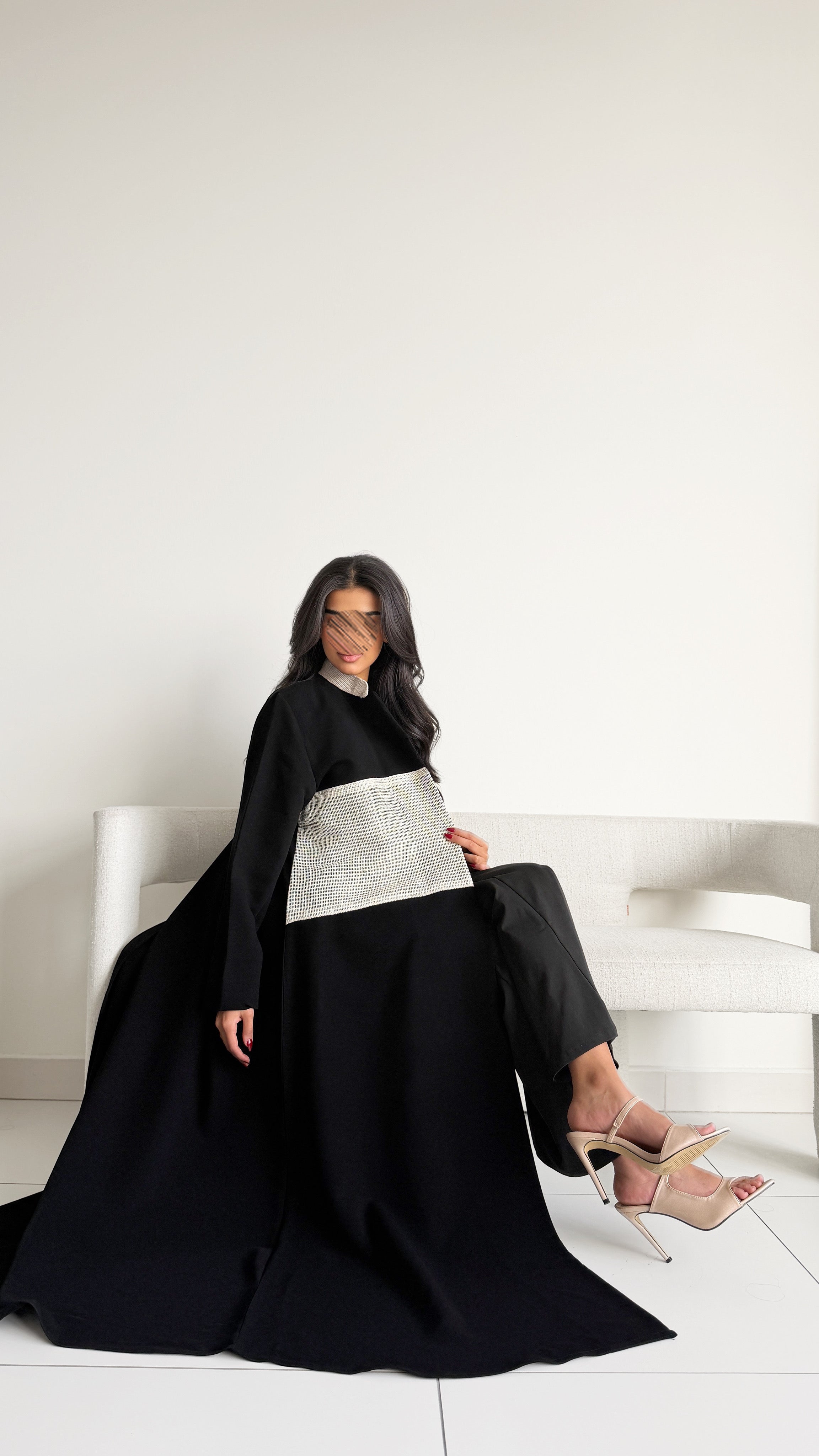 MWT1015 - عباية مع تدخيلة بشكل راقي - Aya