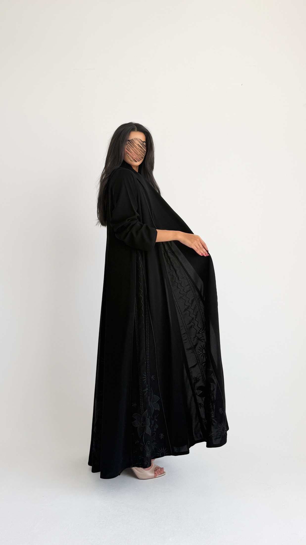 MWT2070 - عباية سوداء بتطريز أسود - Aya