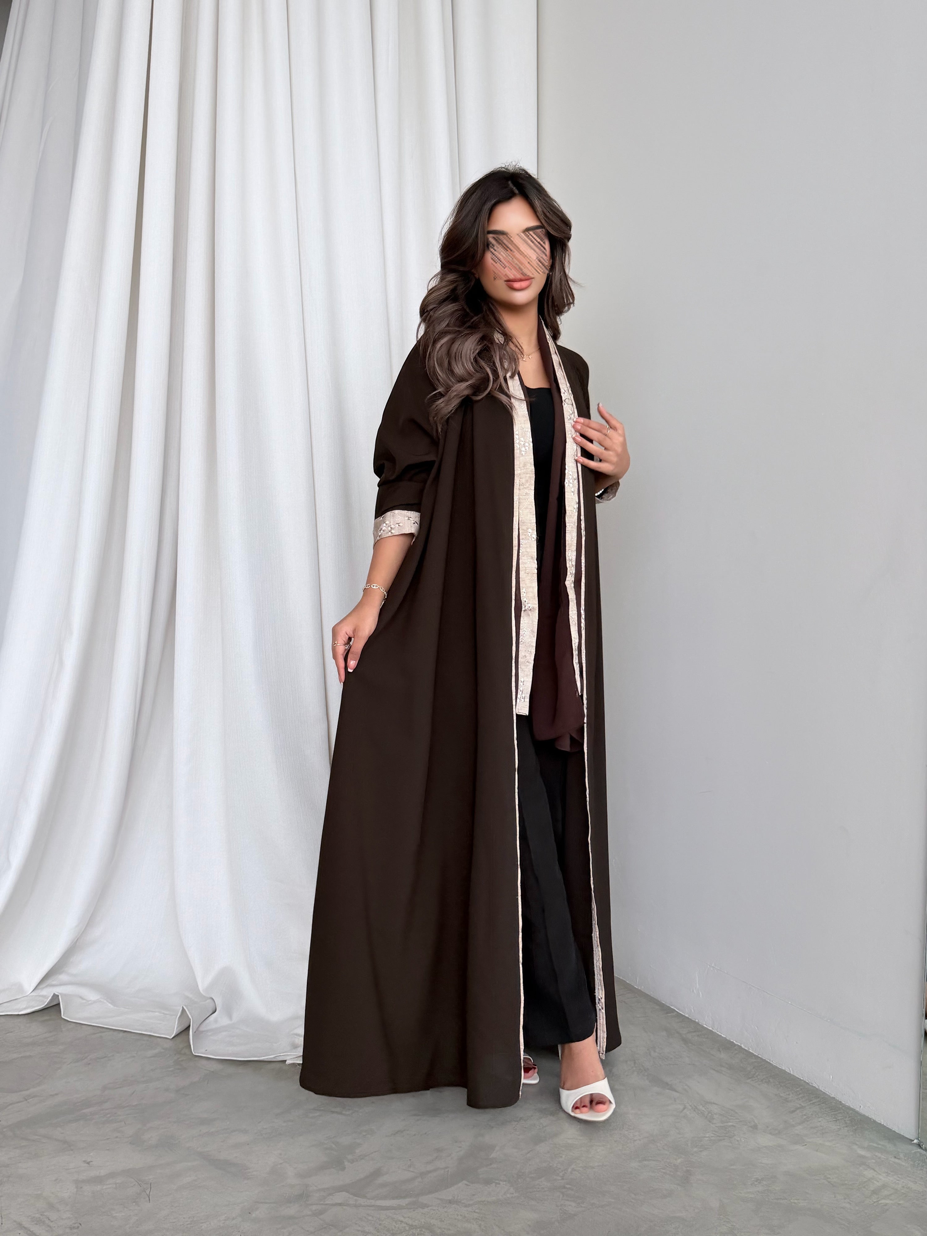 MWT778 - عباية كريب مع تدخيلة لنن - Aya