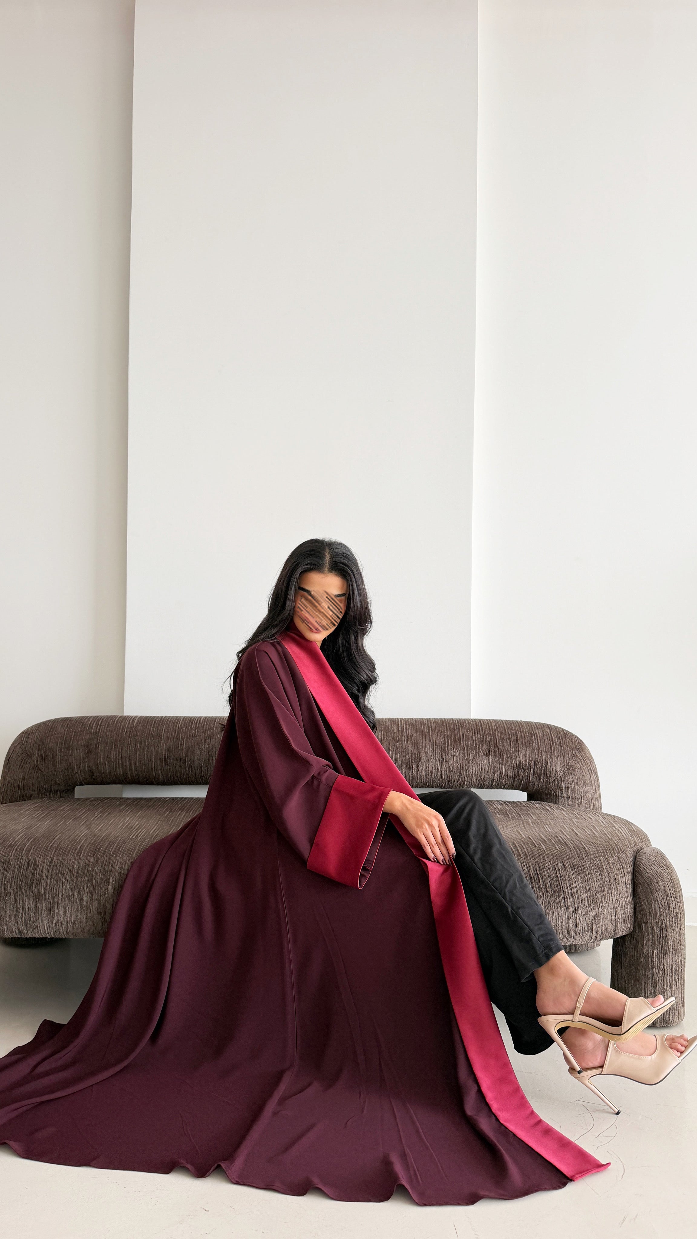 MWT1100 - عباية عنابي  بتدخيله ساتان بالاكمام - Aya