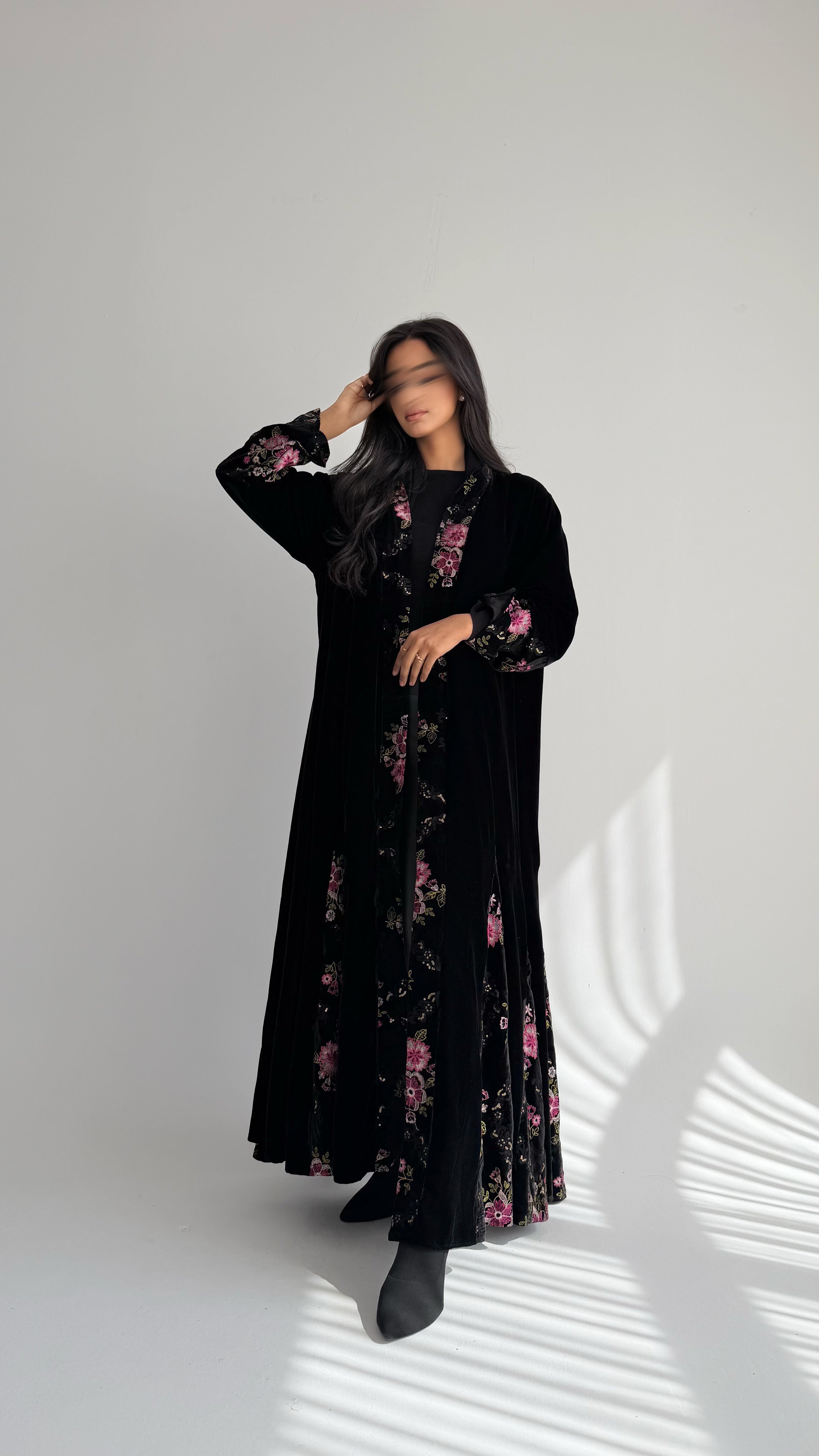 MWT817 - عباية مخمل بتدخيلة زهور |Floral Velvet Abaya - Aya
