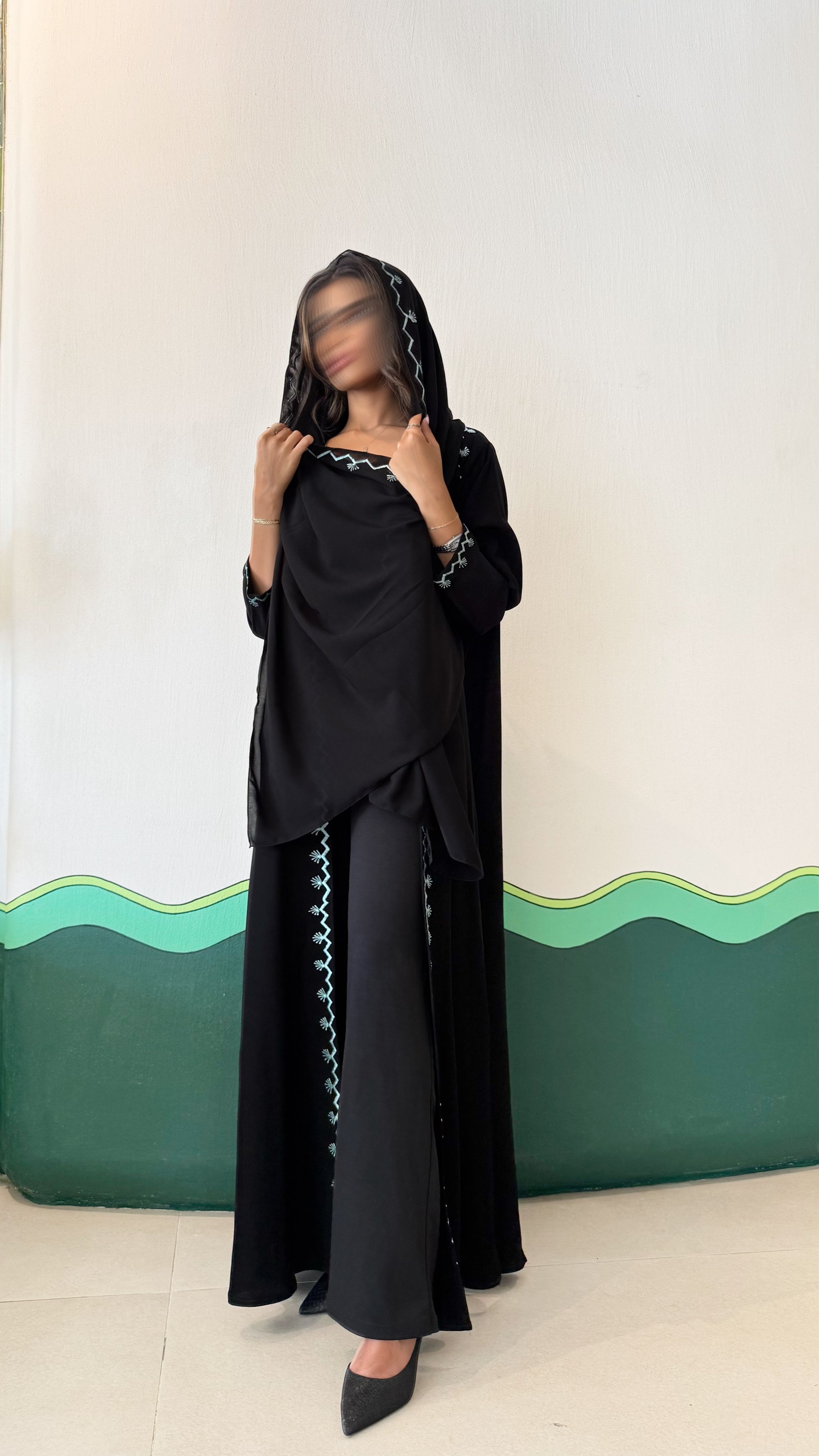 MW645 - Light Crepe Standing with Jacquard Half-Cloche