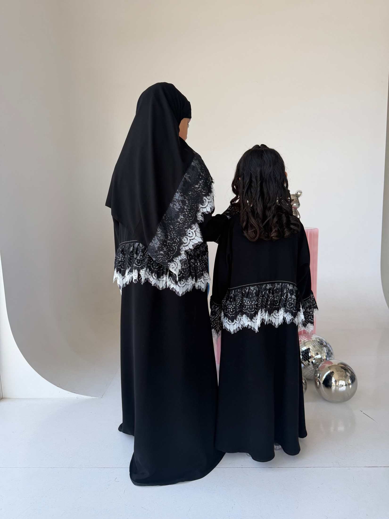 MWT4329 - عباية أطفال لمياء سوداء بدانتيل دبل - Aya