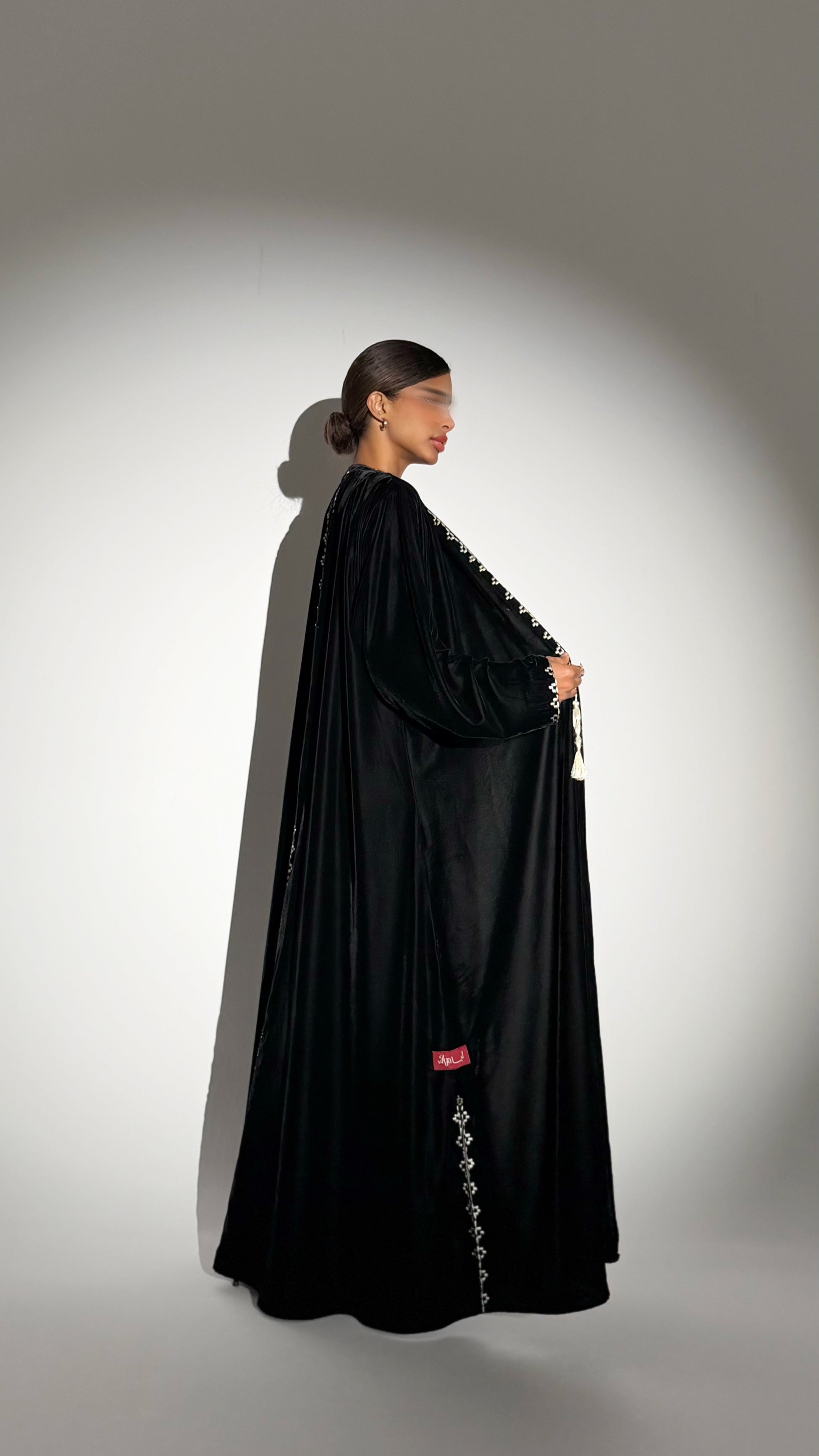 MW645 - Light Crepe Standing with Jacquard Half-Cloche