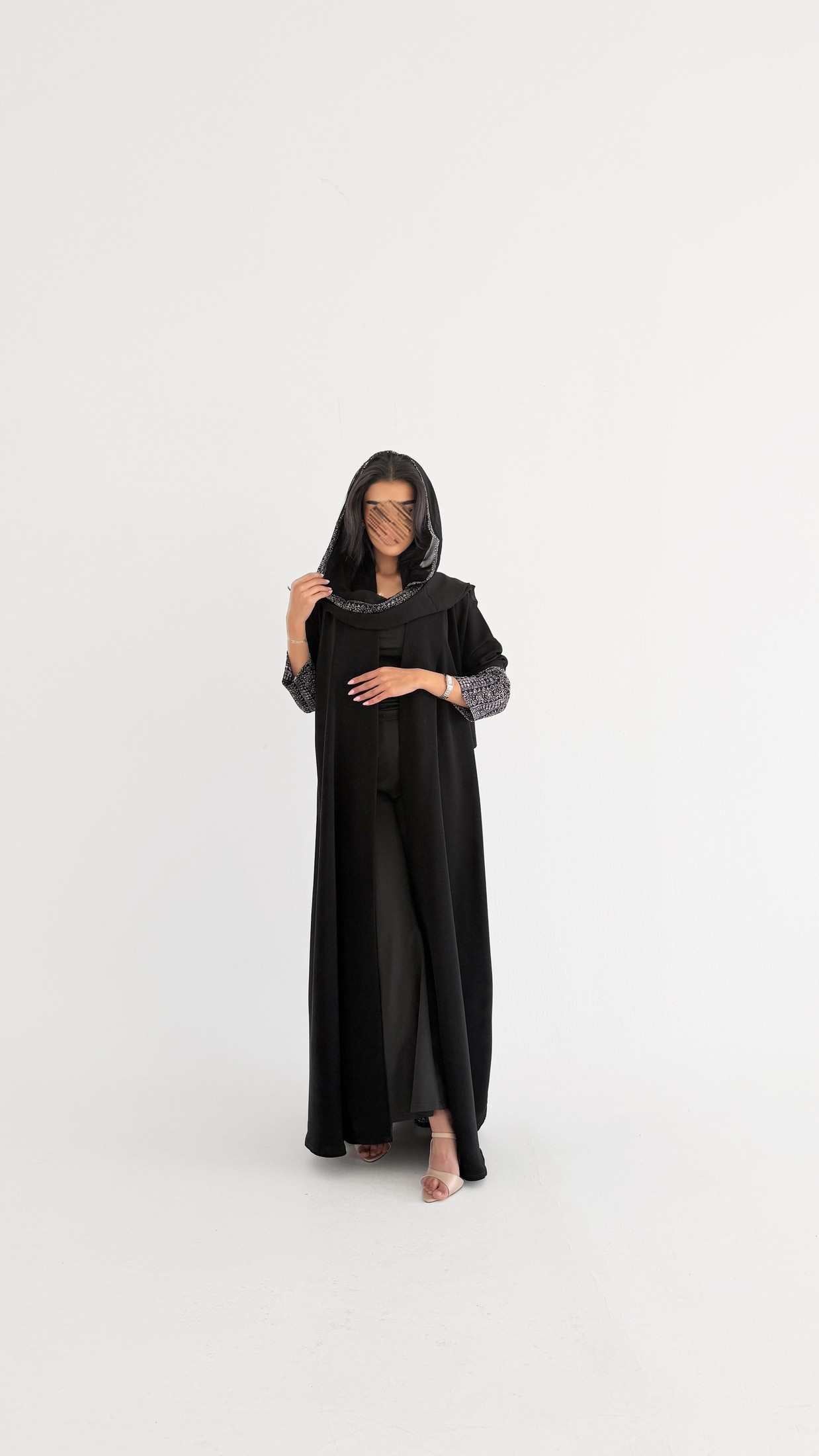 MWT797 - عبايه اسود بتطريز ابيض واسود - Aya