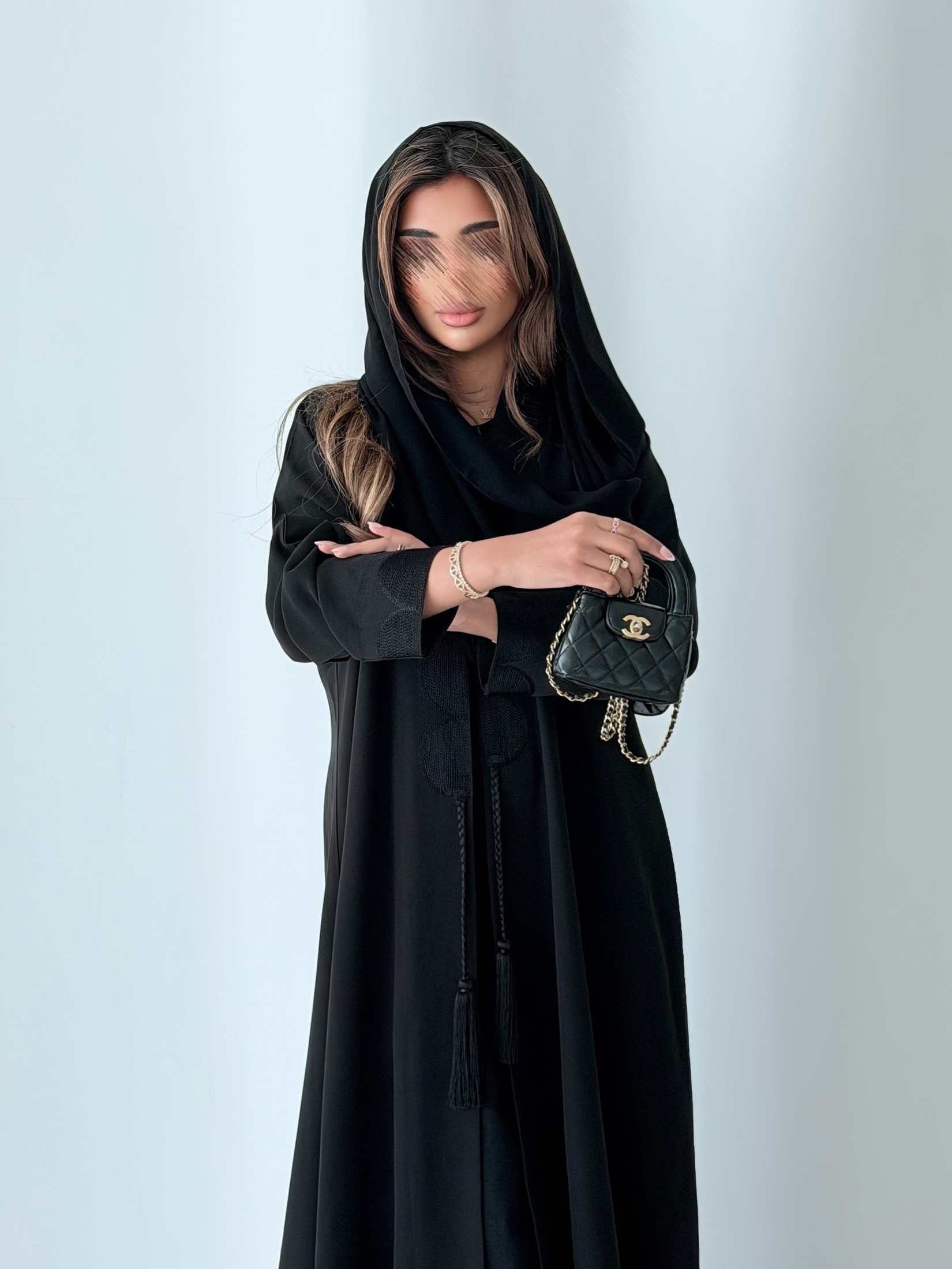 MWT1171 - عباية بتطريز اسود بالامام - Aya
