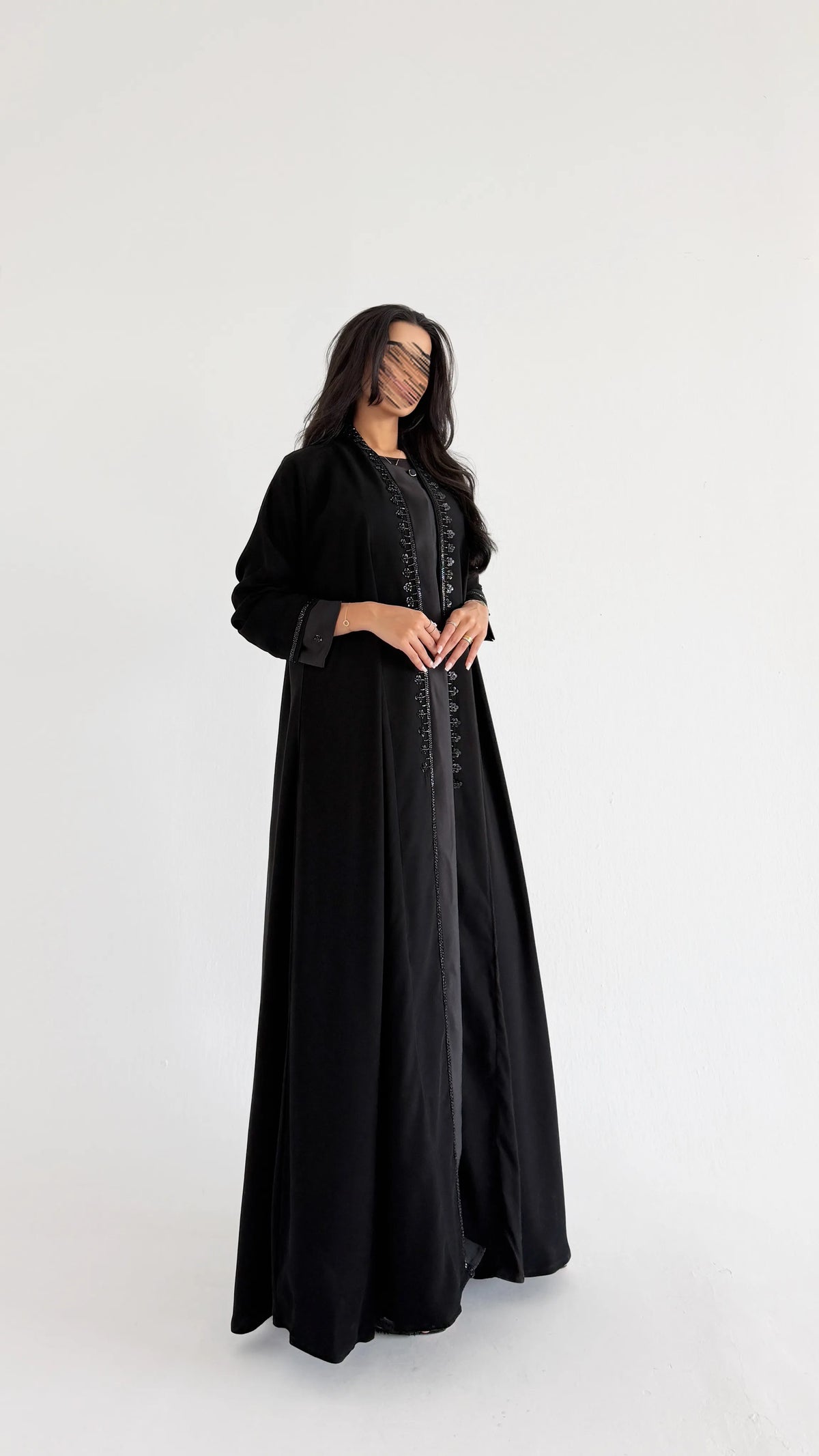 MW419 - عباية سوداء شك