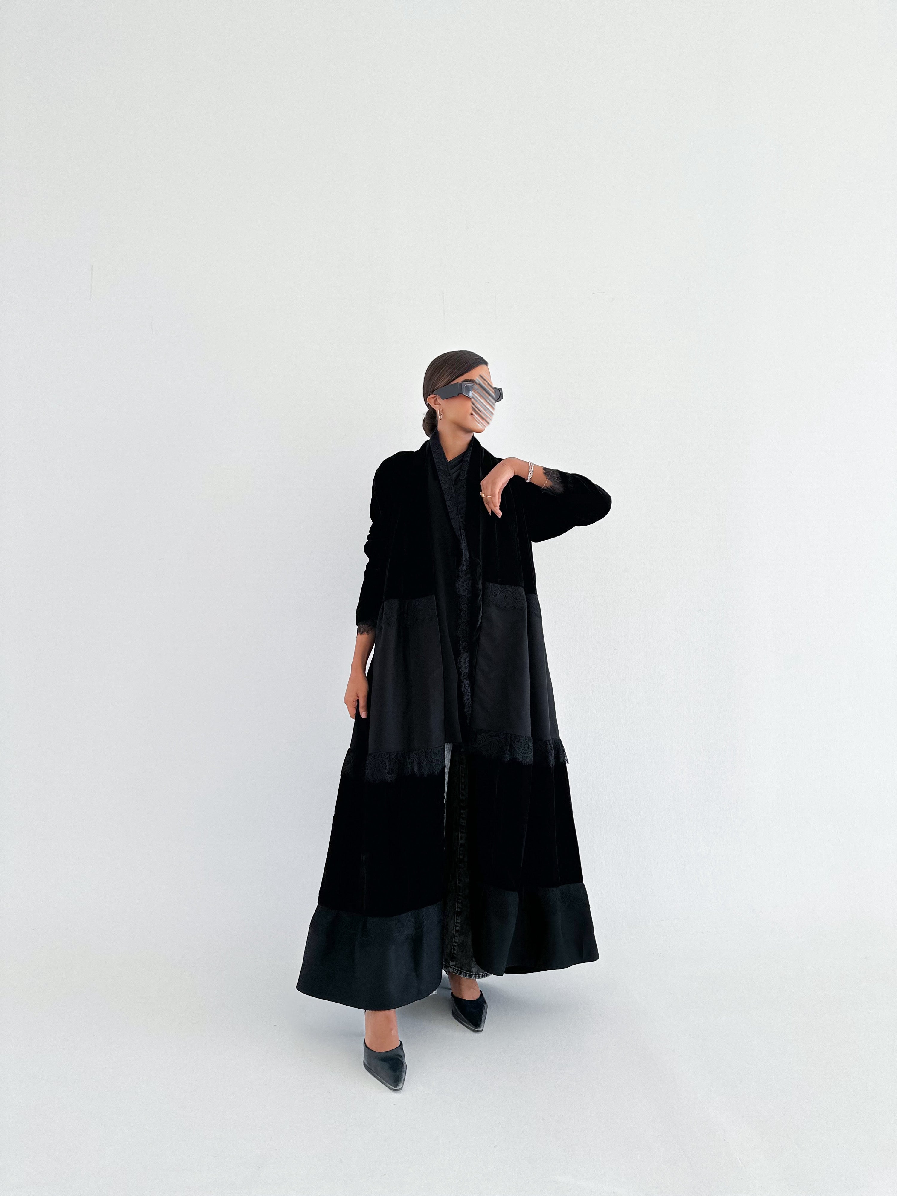 MWT576 - عباية مخمل مع تفته