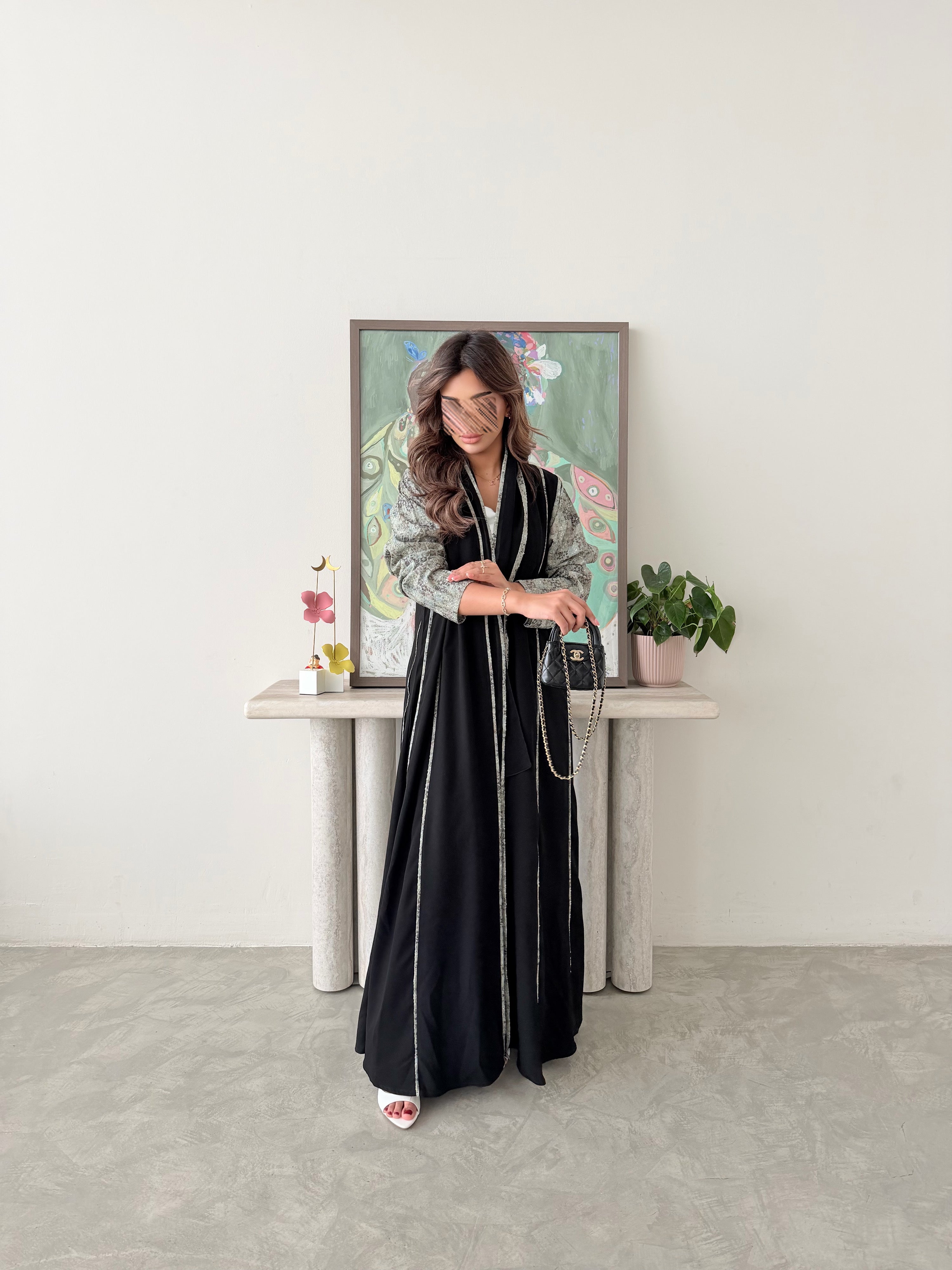 MWT790 - عباية كريب مع تدخيلة لنن مطرز - Aya