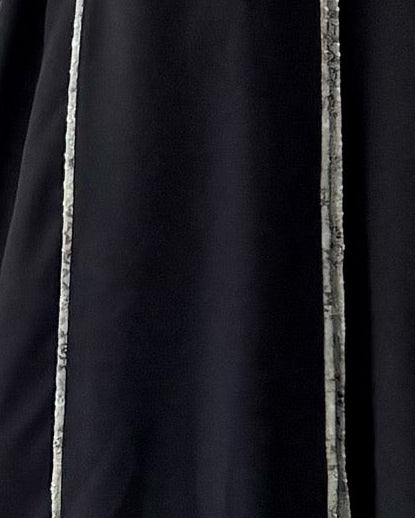 MWT790 - عباية كريب مع تدخيلة لنن مطرز - Aya