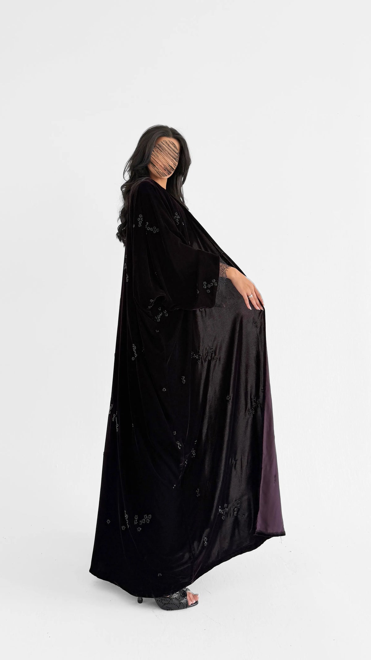 MWT2175 - عباية مخمل شتوية مع شك ودانتيل - Aya