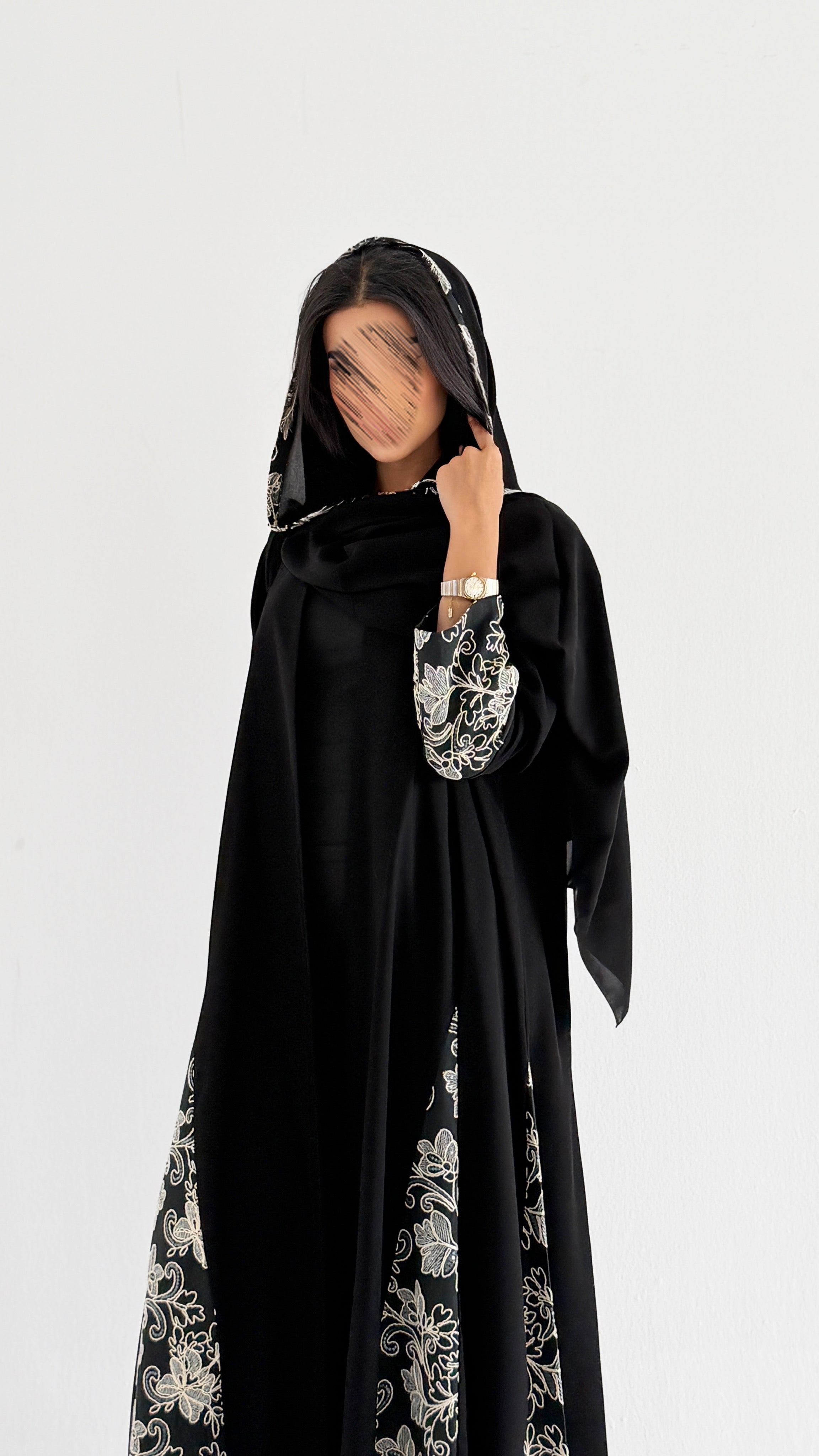 MWT1149 - عباية اسود بتدخيله تطريز وردات - Aya