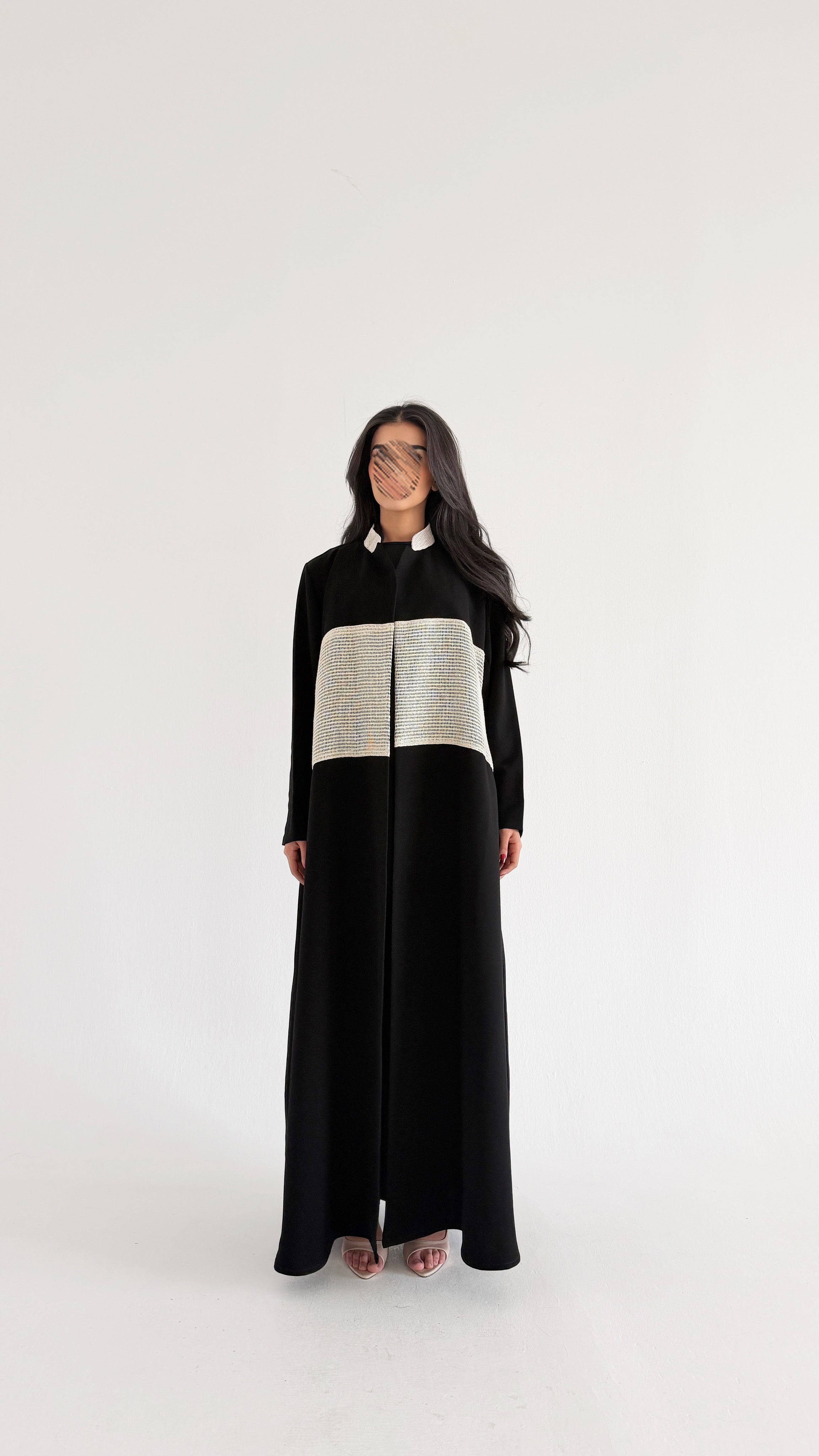 MWT1015 - عباية مع تدخيلة بشكل راقي - Aya