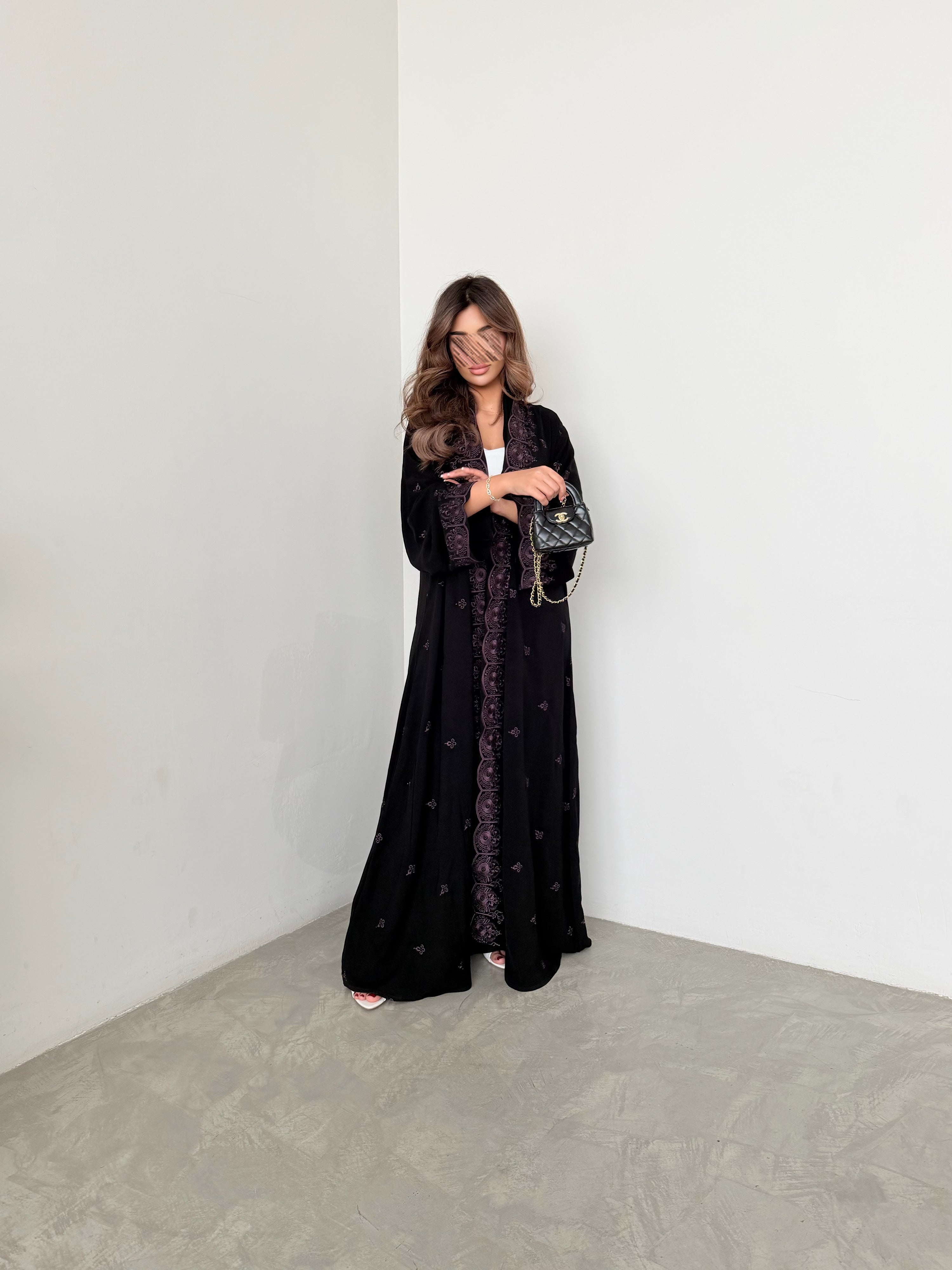 MWT792 - عباية كريب مع تطريز هندي - Aya